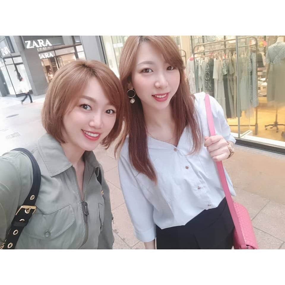 竹原三貴のインスタグラム：「@seulki1006 が可愛くて尊い。 半年ぶりに会ってゆっくり過ごせて良かった！#まじ姉妹 #仲良し #볼링 #프로볼러 #친구 #귀여운친구 #일본 #고베 #神戸カフェ #元町カフェ #神戸大丸 #caffera」