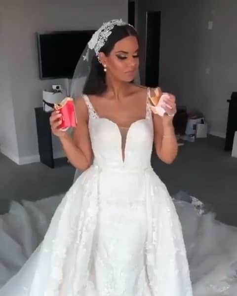 Wedding Lifeのインスタグラム：「Who is this McDonald’s Bride?😂❤️」