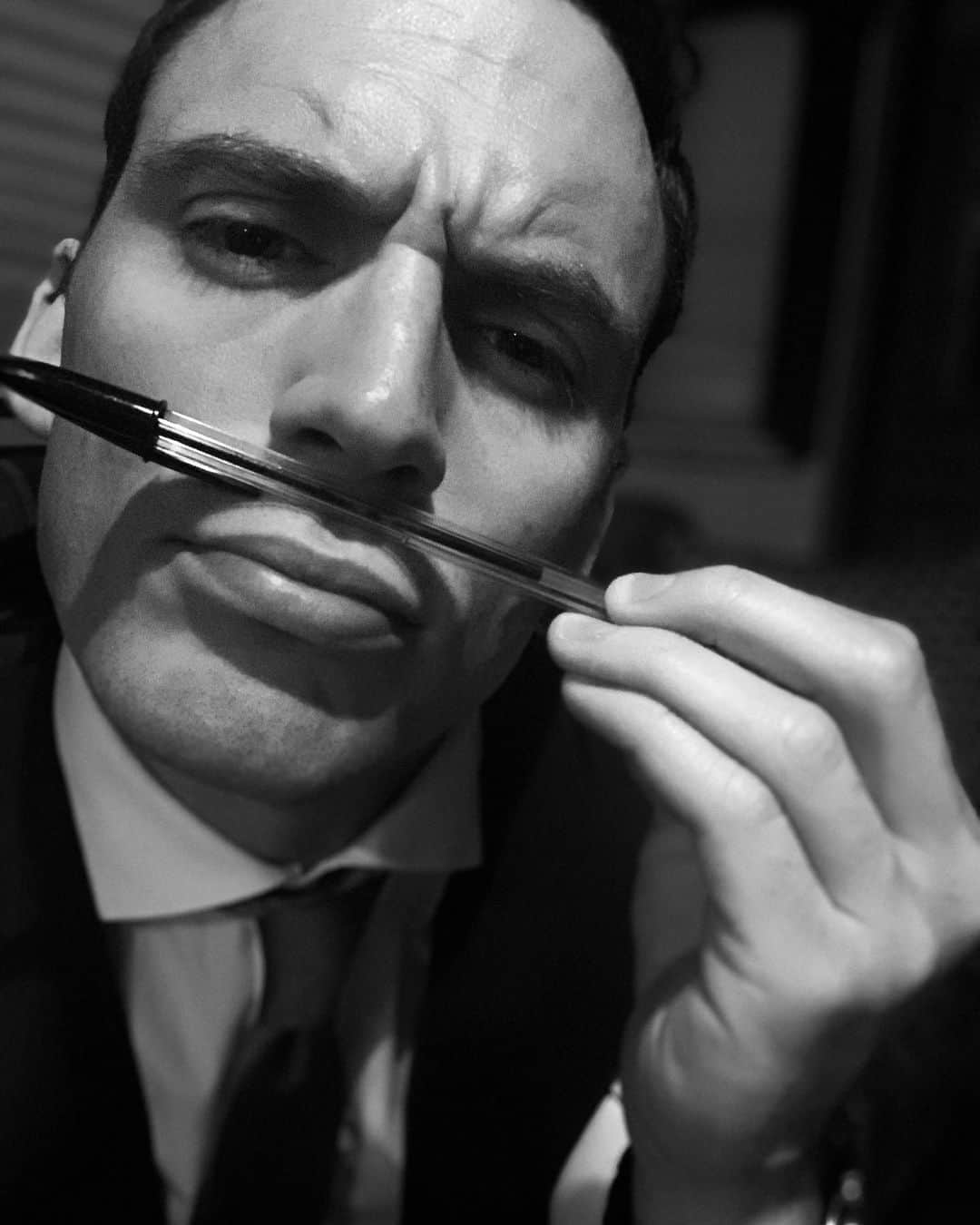 サム・クラフリンのインスタグラム：「Pens day.」