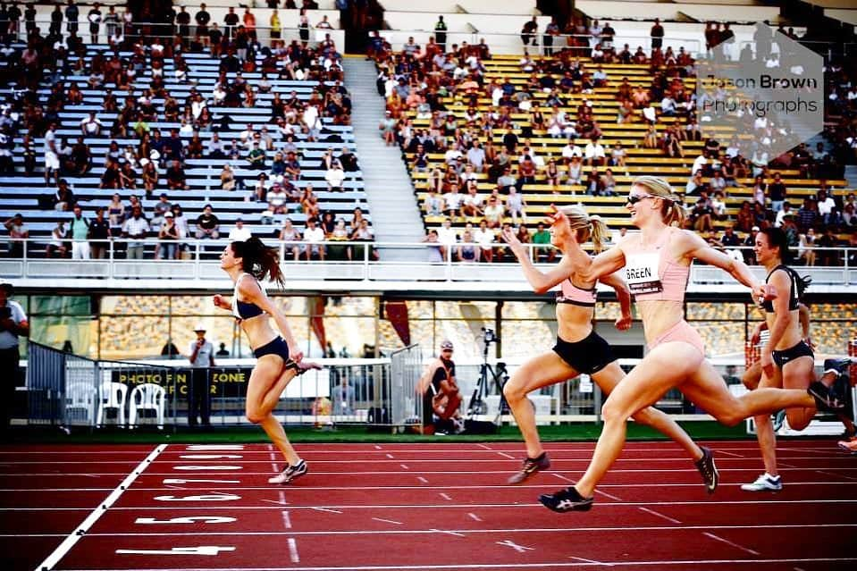 エラ・ネルソンさんのインスタグラム写真 - (エラ・ネルソンInstagram)「My happy place, my peace, my motivation, the reason I have so many passport stamps, and the thing that made my dreams come true ! 🏃🏻‍♀️ Happy global running day everybawwwdy. ❤️🌝 #globalrunningday」6月6日 5時51分 - ellanelson200