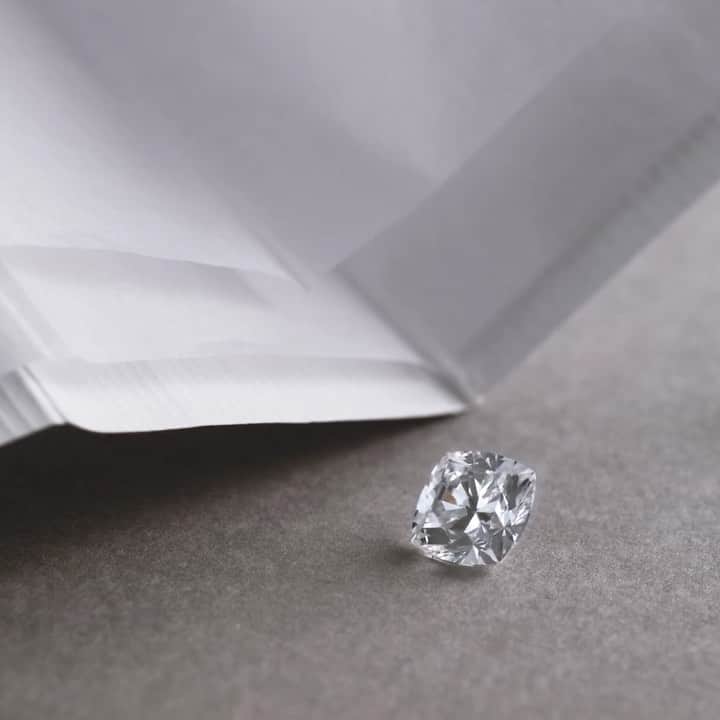 デビッドヤーマンのインスタグラム：「Things are falling into place. When designing our Wedding Collection, Evan, Sybil and David Yurman draw inspiration from our exceptional diamonds.  #DavidYurman」