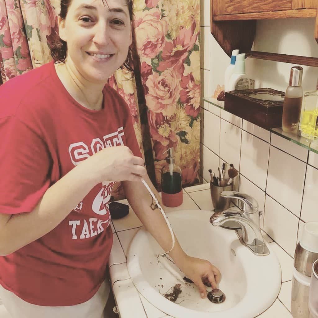 メイム・ビアリクさんのインスタグラム写真 - (メイム・ビアリクInstagram)「Well folks. What’s unemployment like? It’s like being a plumber for my mom. Her bathroom sink and tub hadn’t been cleaned out in years and she called on me to do it. I don’t mind getting my hands dirty and I LOVE fixing things. But I didn’t need her “How much do you charge?” and “Send me an invoice” jokes as I removed hair and slime from the drains 😂 . Everything is fine now. #moms #madrespectforplumbers (Warning for the faint of heart: the last photo is pretty gross)」6月6日 6時20分 - missmayim