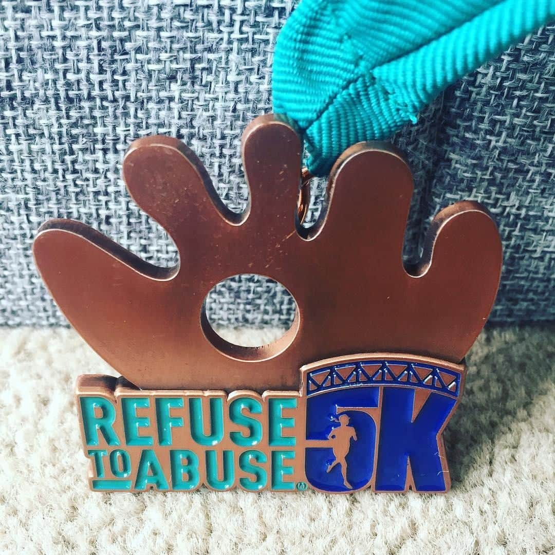 シアトル・マリナーズさんのインスタグラム写真 - (シアトル・マリナーズInstagram)「For #GlobalRunningDay, here's a sneak peek at the @wscadv Refuse to Abuse 5K finishers' medal.  Sign up at RefuseToAbuse5K.org to run this race at @TMobilePark on July 20. 📸 @wscadv」6月6日 6時20分 - mariners