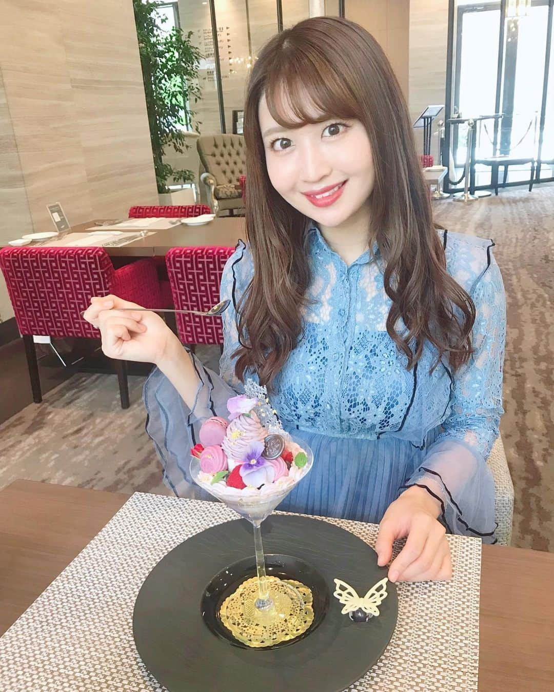 沢井里奈さんのインスタグラム写真 - (沢井里奈Instagram)「♡ . また可愛いカフェ 食べに行きたいな〜☺️💓💓 今度はランチも🍽🌹✨ . . #さわーコーデ 👗💝 onepiece♡ #sweemycloset @sweemycloset (レースワンピース) pumps♡ #diana . このワンピース、レースが繊細で この絶妙なブルーのカラーがお気に入り💙✨ . #thestringshotelnagoya #thestringshotel #cafe #parfait #sweets #ootd #coordinate #fashion #instafashion #instagood #instagramjapan #팔로우 #소통 #ストリングスホテル名古屋 #ストリングスホテル #グラマシースイート #佐藤すみれ さん #すみれスイーツ #すみれ色 #パフェ #大人のご褒美パフェ #フォトジェニック #カフェ #名古屋カフェ #さわーカフェ巡り #沢井里奈」6月5日 21時38分 - sawairina