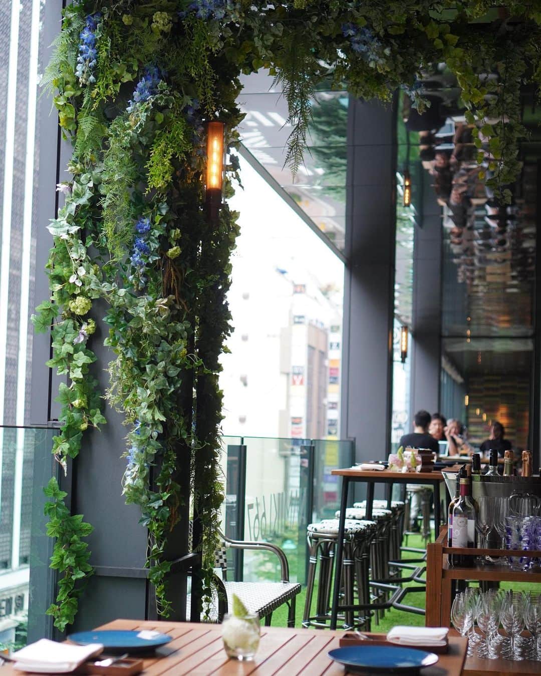 丸山悠美さんのインスタグラム写真 - (丸山悠美Instagram)「この度ご縁をいただき🥂  Hyatt Centric Ginza Tokyo様の公式アンバサダーとして魅力を発信していくことになりました。  @hyattcentricginza  大好きなホテルなだけありドキドキですが 私らしい目線で皆さまにお伝えしていきます✨ .  伝統を引き継ぎながら進化し続ける銀座という街の、ど真ん中という贅沢さ。 .  NAMIKI Garden Terrace では 東京産の食材や有機食材を使った シェフのこだわりがいっぱい詰まった 美食を愉しみました🍴 . 気持ちよすぎて飲みすぎてしまう〜🍾 . 多彩なアンバサダーの方々との交流もとても楽しみ✨ 初対面とは思えないくらい沢山笑ったなぁ。 . #hyattcentricginza #ハイアットセントリック銀座 #NAMIKI667 #ハイアットセントリック #ホテル #銀座 #東京ホテル #日本 #テラス #銀座ランチ #テラスカフェ #ディナー #並木通り #hyattcentric#hyattcentricginza #ginza#tokyo#japan#cafe#terrace#hotel」6月5日 21時31分 - maruyumi