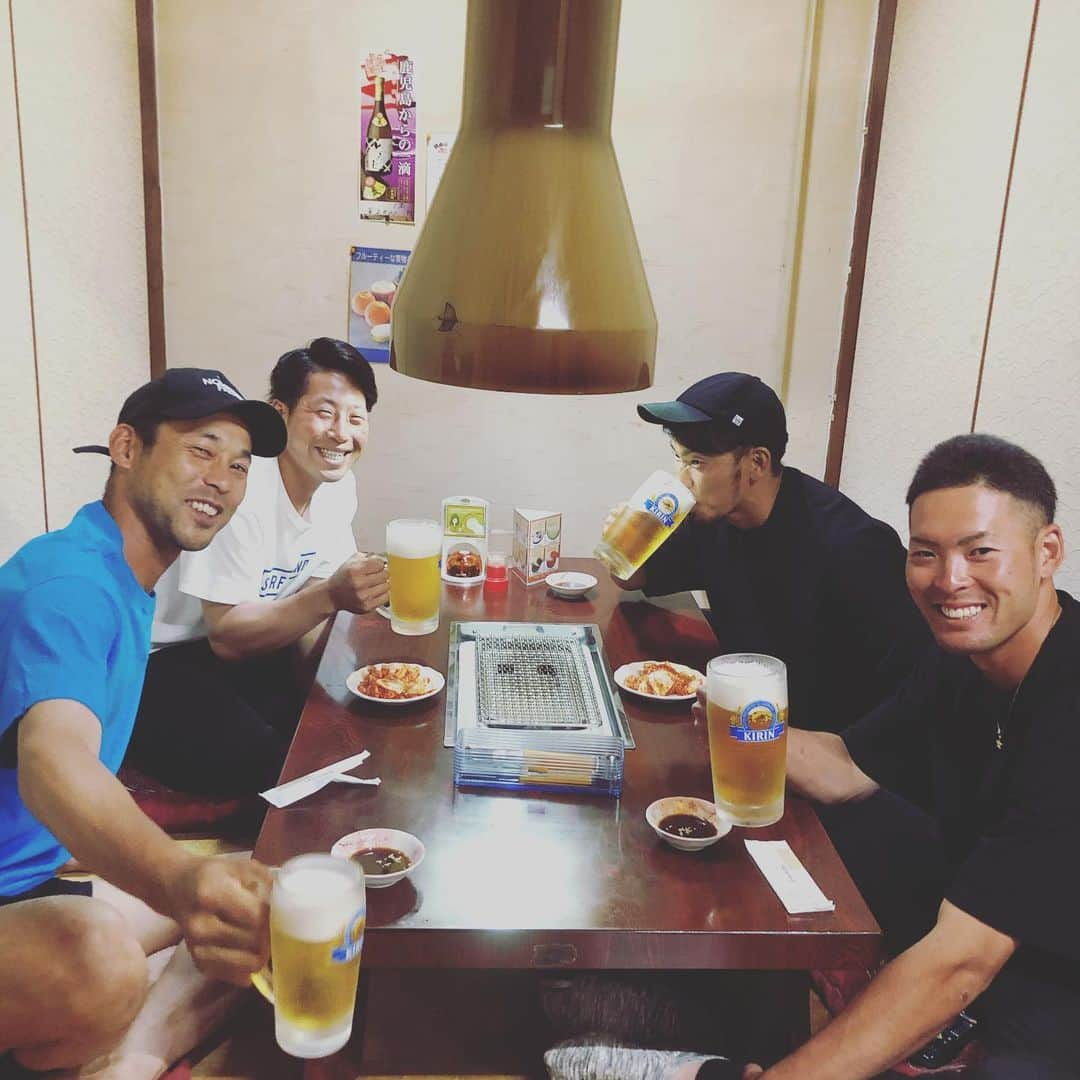 藤井淳志さんのインスタグラム写真 - (藤井淳志Instagram)「外野手会！！！ 人数少なっ(・Д・) 後輩含め周りの人たちは、野球に取り組む姿を見てるからバシっとしとこ！！！ 人間として信頼してもらえてるのは嬉しいねぇ(^_^) より一層頑張れるわ(о´∀`о) #藤井淳志#中日ドラゴンズ#外野手会#英智コーチ#友永翔太#近藤弘基#外野手会#頑張ろう」6月5日 21時47分 - atsushi.fj4