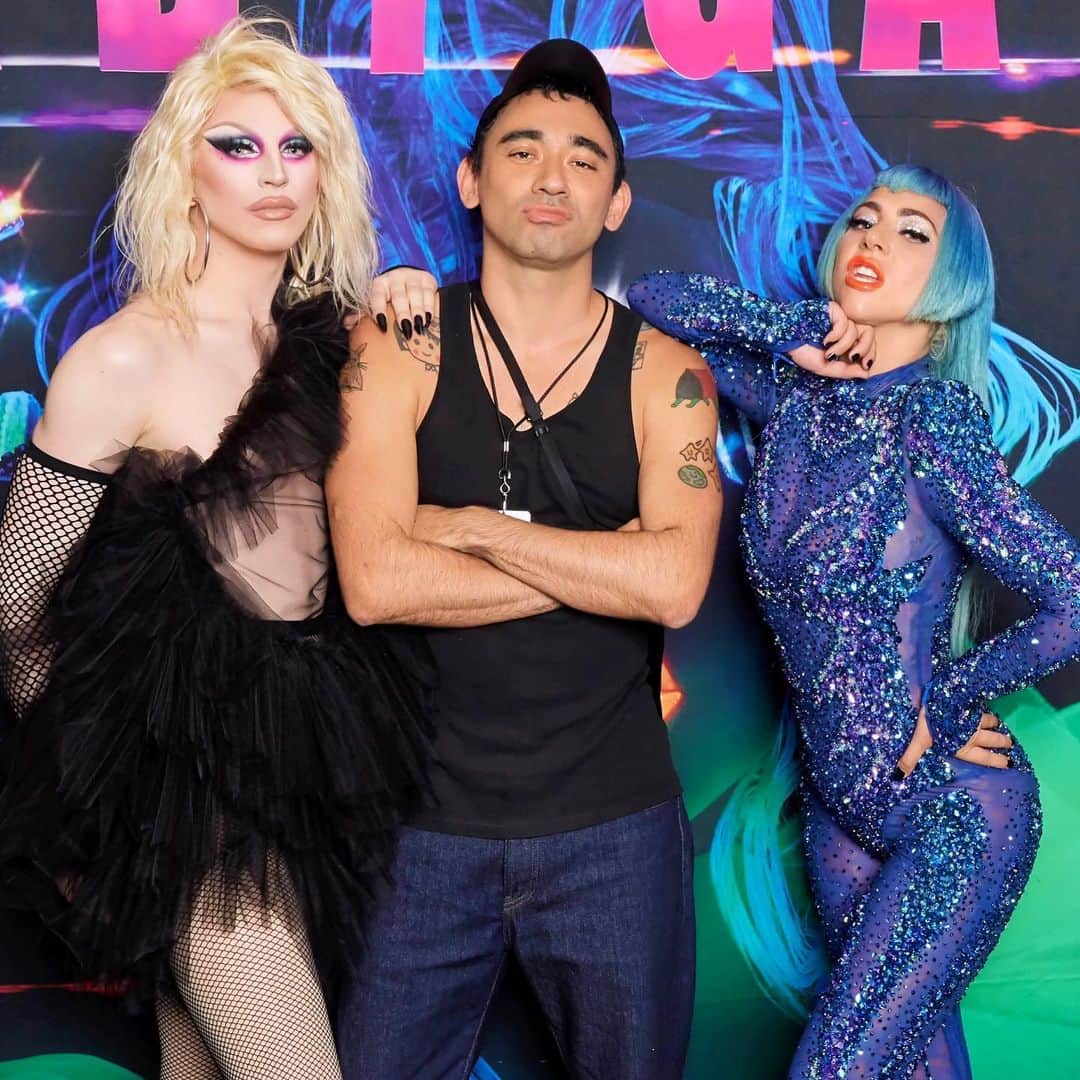 ニコラ・フォルミケッティのインスタグラム：「Don’t mess with my bitches  @ageofaquaria @ladygaga 🤘🏼🤘🏼// @gagavegas #enigma #hausofgagalv」