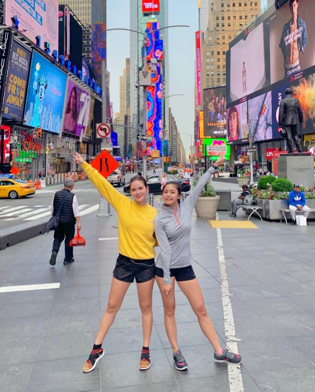 Kim Chiuさんのインスタグラム写真 - (Kim ChiuInstagram)「“Friends are those rare people who ask how we are and then wait to hear the answer.” -E.Cunningham 👯‍♀️. . . had so much fun in nyc with my sister from another father 😅 remember im always here for you,.. one text away is all you need! take care of yourself momsy, specially your heart. *hugs ❤️ xoxo gossip girl upper east side!!! 😅 #serenavanderwoodsen #blairwaldorf 😝 @bela」6月5日 21時41分 - chinitaprincess