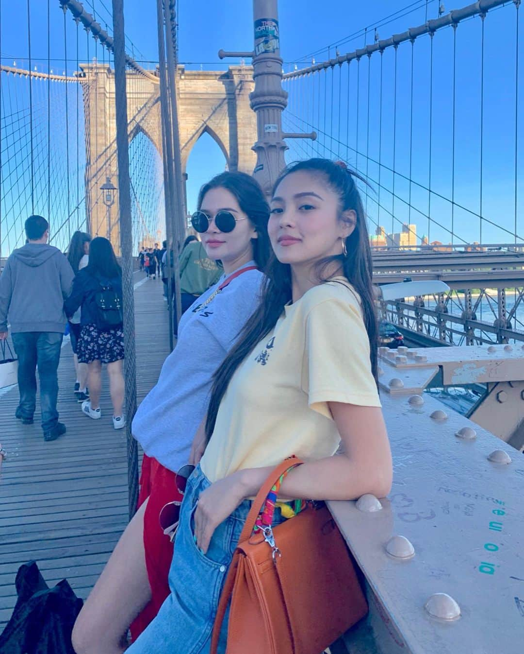 Kim Chiuさんのインスタグラム写真 - (Kim ChiuInstagram)「“Friends are those rare people who ask how we are and then wait to hear the answer.” -E.Cunningham 👯‍♀️. . . had so much fun in nyc with my sister from another father 😅 remember im always here for you,.. one text away is all you need! take care of yourself momsy, specially your heart. *hugs ❤️ xoxo gossip girl upper east side!!! 😅 #serenavanderwoodsen #blairwaldorf 😝 @bela」6月5日 21時41分 - chinitaprincess