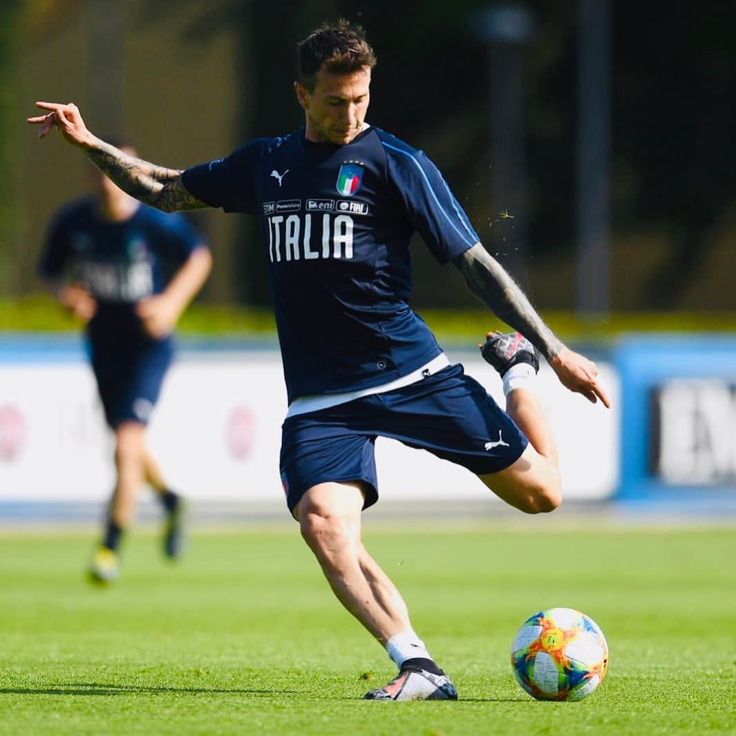フェデリコ・ベルナルデスキのインスタグラム：「💥⚽🇮🇹 #Azzurri #Training #EURO2020」