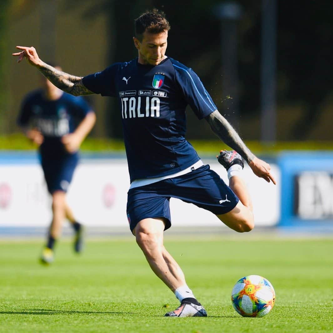 フェデリコ・ベルナルデスキさんのインスタグラム写真 - (フェデリコ・ベルナルデスキInstagram)「💥⚽🇮🇹 #Azzurri #Training #EURO2020」6月5日 22時03分 - fbernardeschi