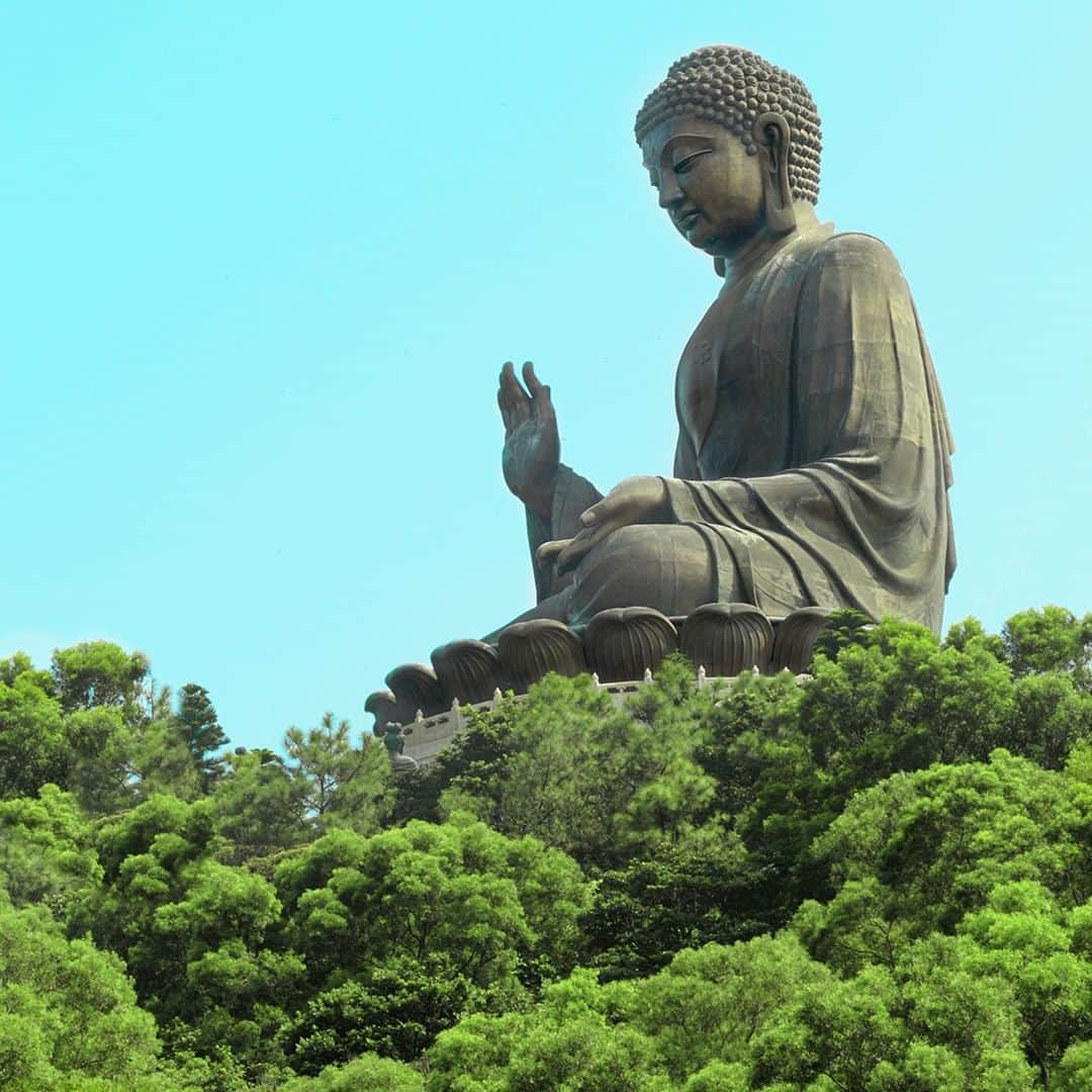 エールフランスさんのインスタグラム写真 - (エールフランスInstagram)「Did you know? The largest sitting Buddha statue in the world is in Hong Kong, on Lantau island.  Le saviez vous ? La plus grande statue de Bouddha assis au monde se trouve à Hong Kong, sur l'île de Lantau.  #AirFrance #Franceisintheair」6月5日 22時01分 - airfrance