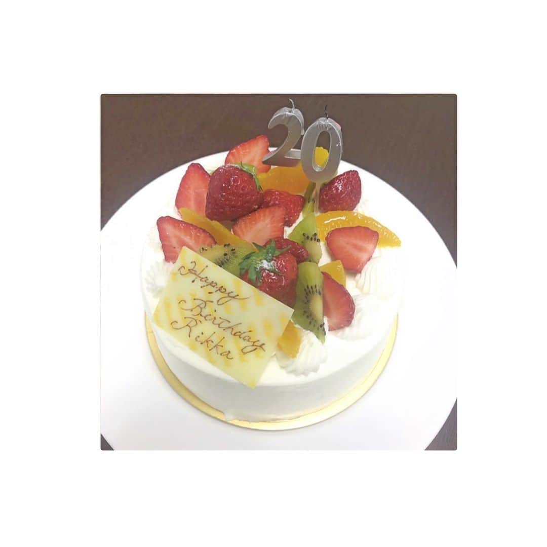 伊原六花さんのインスタグラム写真 - (伊原六花Instagram)「、 実は、誕生日の日 事務所の皆さんが お祝いしてくれました…… 休みの日なのに 事務所を飾り付けて 料理も作ってケーキまで 幸せでした。。。 写真は 嬉しすぎて 笑いすぎてる私。  これからも よろしくお願いします︎︎☺︎ #料理も手作り  #流しそうめんも  #タコスも  #幸せです」6月5日 22時07分 - rikka.ihara.official