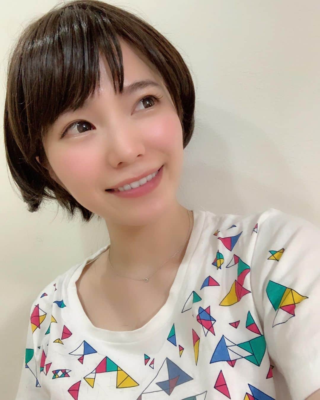 青山日和さんのインスタグラム写真 - (青山日和Instagram)「ㅤㅤㅤㅤㅤㅤㅤㅤㅤㅤㅤㅤㅤ ㅤㅤㅤㅤㅤㅤㅤㅤㅤㅤㅤㅤㅤ simulation ✂︎ ㅤㅤㅤㅤㅤㅤㅤㅤㅤㅤㅤㅤㅤ #simulation #shorthair #hair #ショートヘア #だいぶ #変わる #落ち着く #Perfume #tシャツ」6月5日 22時08分 - hiyo131131