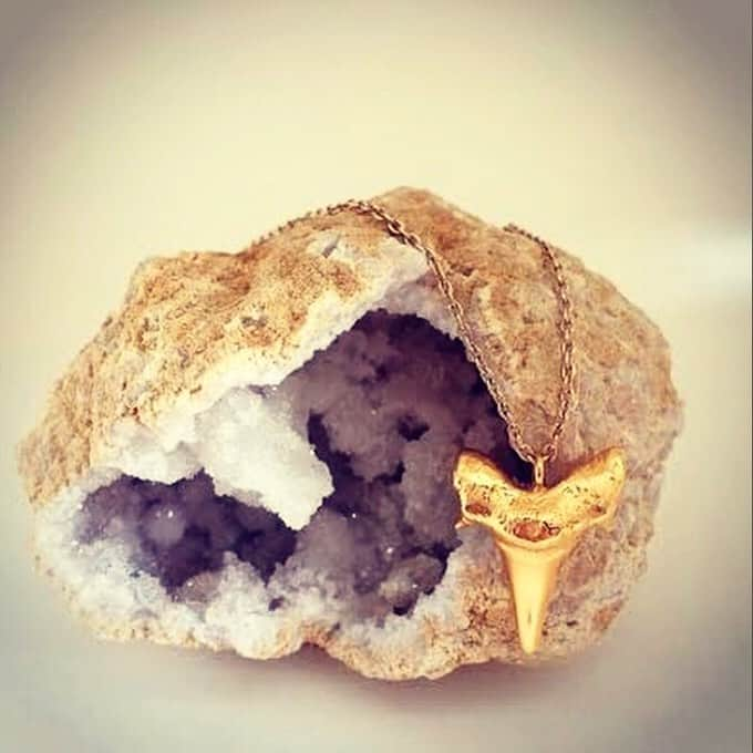 ベックスロックスさんのインスタグラム写真 - (ベックスロックスInstagram)「#NaturalWonders ⠀⠀⠀⠀⠀⠀⠀⠀⠀ Shark’s are the symbol of Bravery, Leadership and independence. ⠀⠀⠀⠀⠀⠀⠀⠀⠀ Both this geode and the million year old sharks tooth were found on a weekend in Jurassic Coast 10years ago.  It inspired our first Venus collection.  She is by now back made with reclaimed silver gold plated and reclaimed gold supporting local artisans  in Bali. ⠀⠀⠀⠀⠀⠀⠀⠀⠀ Limited Edition of 10.  World Ocean day is around the corner and we are giving  10% of the proceeds to your charity of choice.  Who do you support? ⠀⠀⠀⠀⠀⠀⠀⠀⠀ ⠀⠀⠀⠀⠀⠀⠀⠀⠀ #Sharktooth #reclaimedgold #worldoceanday #marineconservation #artisanmade #sustainableluxury #ethicallymade #sharktooth #fossils #geodes #naturalwonders #jurassicworld #jurassicoast #foundobject #recycledesign #jewelry #sustainablefashion #slowfashionista #handmade #handmadejewelry #recycle #handcrafted #sustainableluxury #slowfashion #slowstyle #ethicaljewelry #ethicalfashion #reuse #artisanmade」6月5日 22時24分 - rcollectivestudio