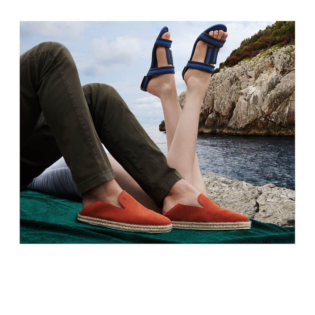 トッズさんのインスタグラム写真 - (トッズInstagram)「Captured within the Italian Riviera landscape, #Tods Summer edit features a collection of refined yet easy-to-wear shoes.  ph. @giovanni_gastel」6月5日 22時24分 - tods