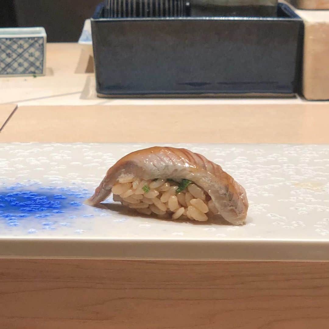 梅谷安里さんのインスタグラム写真 - (梅谷安里Instagram)「OSUSHI☺️🍣 昨夜は大好きなお寿司〜 つまみも握りも、好きなネタばかりで美味しいものたべれて幸せ🥰❤️💭 ・ ・ #あんグルメ  #鮨#お寿司#村上二郎 #雲丹#sushi#yum #グルメ」6月5日 22時43分 - anriworld