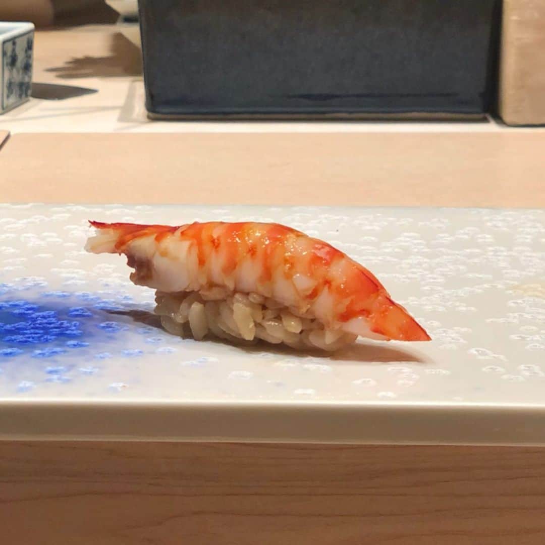 梅谷安里さんのインスタグラム写真 - (梅谷安里Instagram)「OSUSHI☺️🍣 昨夜は大好きなお寿司〜 つまみも握りも、好きなネタばかりで美味しいものたべれて幸せ🥰❤️💭 ・ ・ #あんグルメ  #鮨#お寿司#村上二郎 #雲丹#sushi#yum #グルメ」6月5日 22時43分 - anriworld
