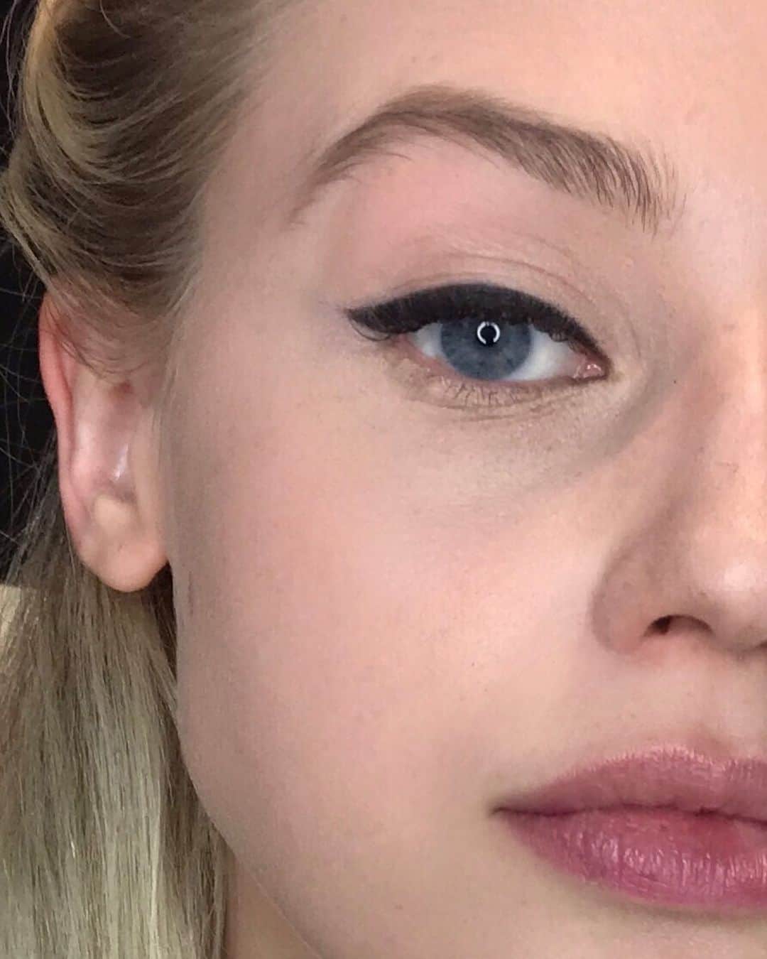 Nora O´Neilのインスタグラム：「She goes by Disco 🕺🏼 @makeupbydisco for NARS」