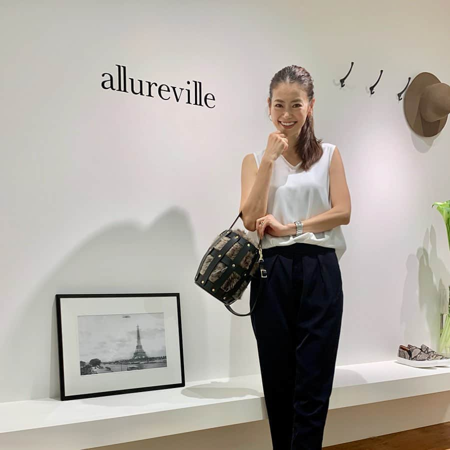 葛岡碧さんのインスタグラム写真 - (葛岡碧Instagram)「allureville AUTUMN & WINTER 2019 ・ 素敵なニットやコートが沢山✨ なんだか私は、キャメルのアイテムばかり、気になっちゃった♪🧥 手に持ったバッグも可愛かったなぁ、、、♪ ・ ・ @allureville_official  #allureville #LOULOUWIILOUGHBY」6月5日 22時50分 - midori_kuzuoka