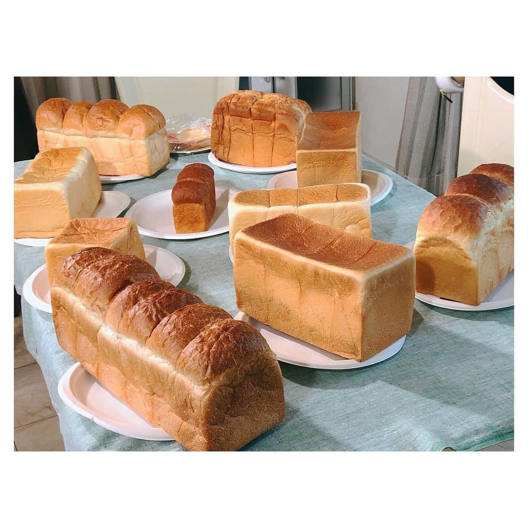 カン・ハンナさんのインスタグラム写真 - (カン・ハンナInstagram)「.﻿ ﻿ NHK「趣味どきっ」見てくれたのかな〜💕 ﻿ ﻿ ﻿ 私もオンエアでチェックしましたが、食パンの世界は深いですよね♪ ﻿ ﻿ ﻿ ちなみに、京都ロケも楽しかったですよん☺️ 京都の有名店のパンもたくさん食べましたし、焼き立てのデニッシュ食パンもすごく美味しかったです。﻿ ﻿ ﻿ 素敵な番組に出演できてとても嬉しいです。次回は「タマゴサンド」です。またお知らせしますね！！引き続きたくさんよろしくお願い致します🙇🏻‍♀️💗 ﻿ ﻿ ﻿ ﻿ ﻿ #趣味どきっ #パンのある幸せ #食パン ﻿ #京都ロケ #ボロニヤ #デニッシュ食パン ﻿ #明日は食パンを食べる ﻿ #パンマニア #パンハンナ ﻿ ﻿」6月5日 22時55分 - kang_hanna_jp