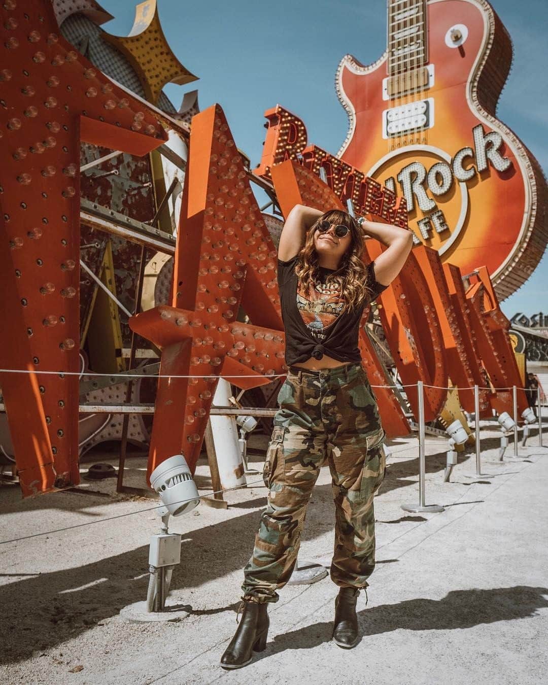 Visit The USAさんのインスタグラム写真 - (Visit The USAInstagram)「Pause... to soak in the rays from the Neon Museum 💡AKA the neon graveyard, the resting place for retired iconic Las Vegas signs 🎰 📷: @hannahrheaume #VisitTheUSA」6月5日 23時00分 - visittheusa