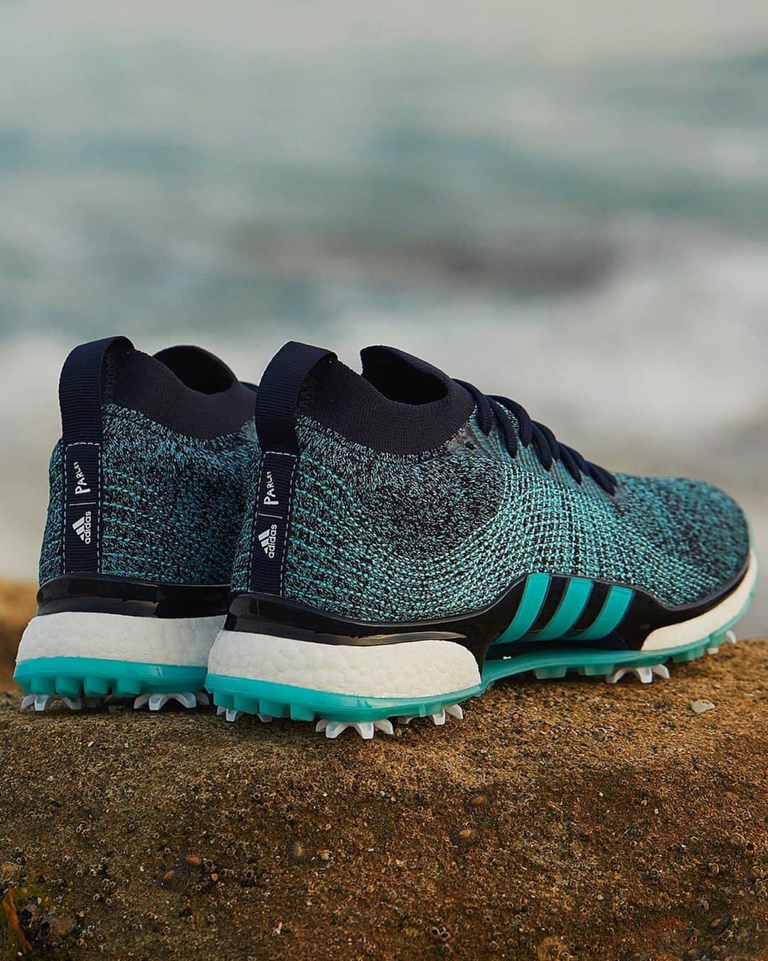 adidas Golfさんのインスタグラム写真 - (adidas GolfInstagram)「From threat into thread. Introducing #TOUR360 XT Parley, the first-ever golf shoe created with yarns spun from repurposed and upcycled plastic waste in partnership with @parley.tv . Available globally on 6/10 in limited quantities. . #adidasParley #adidasGolf」6月5日 23時00分 - adidasgolf