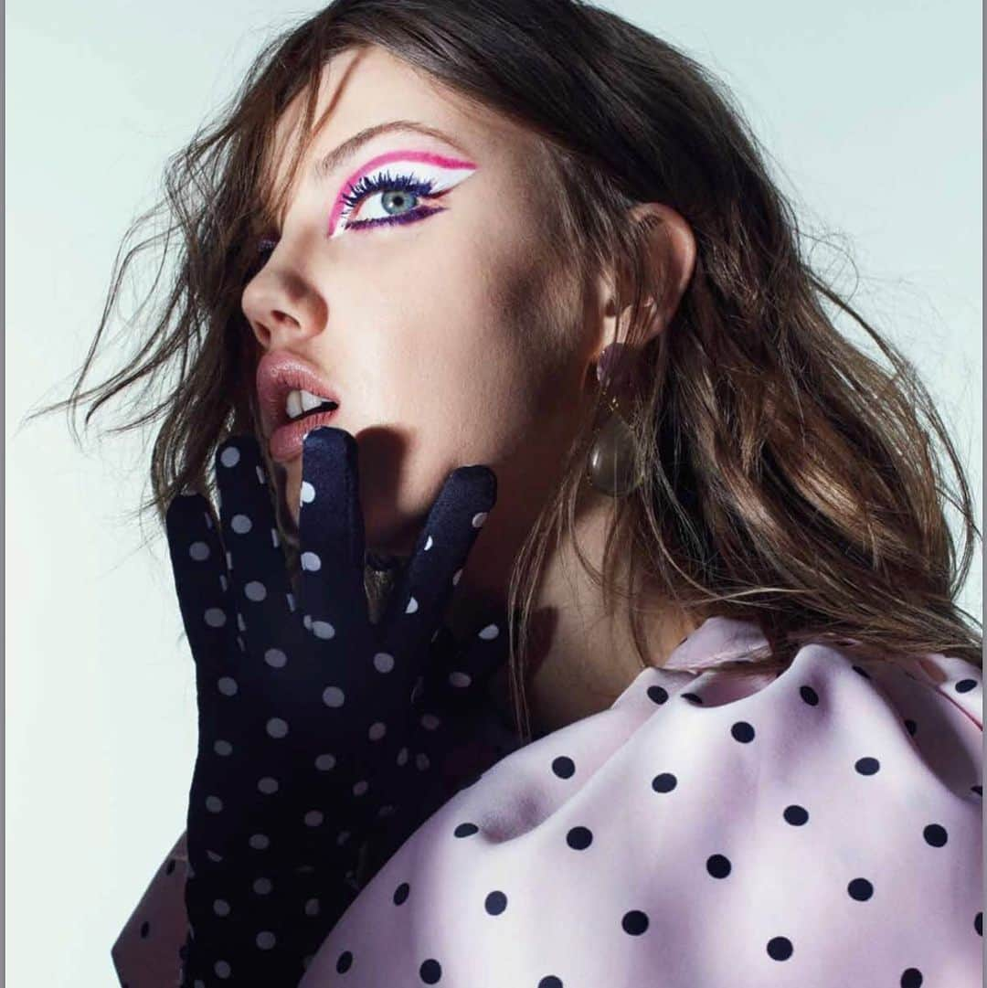 Vincent Oquendoさんのインスタグラム写真 - (Vincent OquendoInstagram)「🌸🖤🌸 #lindseywixson for @numeroberlin shot by @alexeihay styled @stella_greenspan hair by @robeauhair nails by @honeynailz #makeupbyme using @maybelline tattoo studio gel pencils assisted by @jackiepiccolamakeup」6月5日 23時02分 - makeupvincent