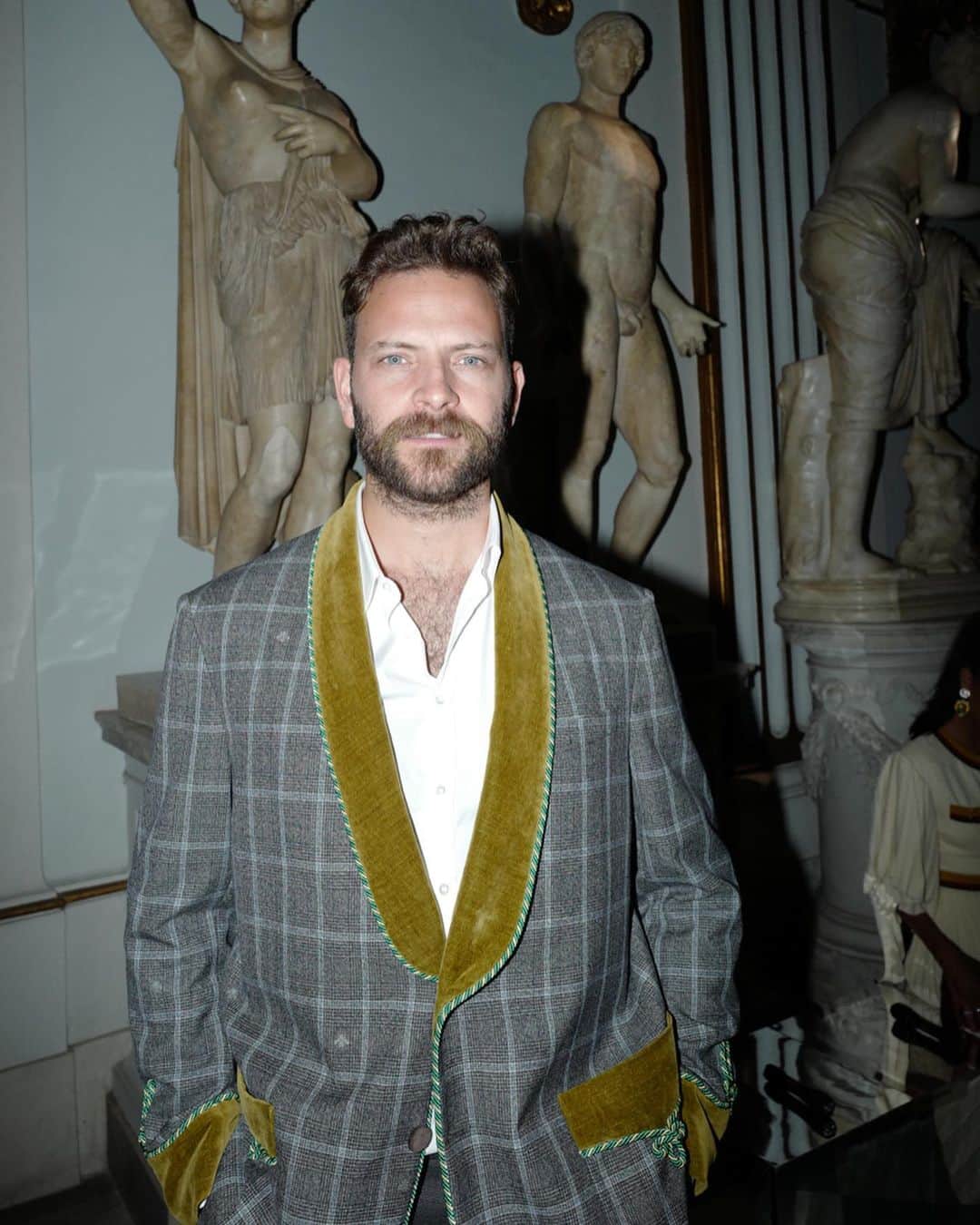 グッチさんのインスタグラム写真 - (グッチInstagram)「Attending the #GucciCruise20 show in Rome, @iosonomariacarlaboscono captured with @ghali, @alessandro.borghi, @steve.lacy and @urnotchrislee, #GinevraElkann with Giovanni Gaetani dell’Aquila d’Aragona, @museummammy and #DianePernet @asvof. Discover more through link in bio. @alessandro_michele #AlessandroMichele #MuseiCapitolini @museiincomuneroma」6月5日 23時17分 - gucci