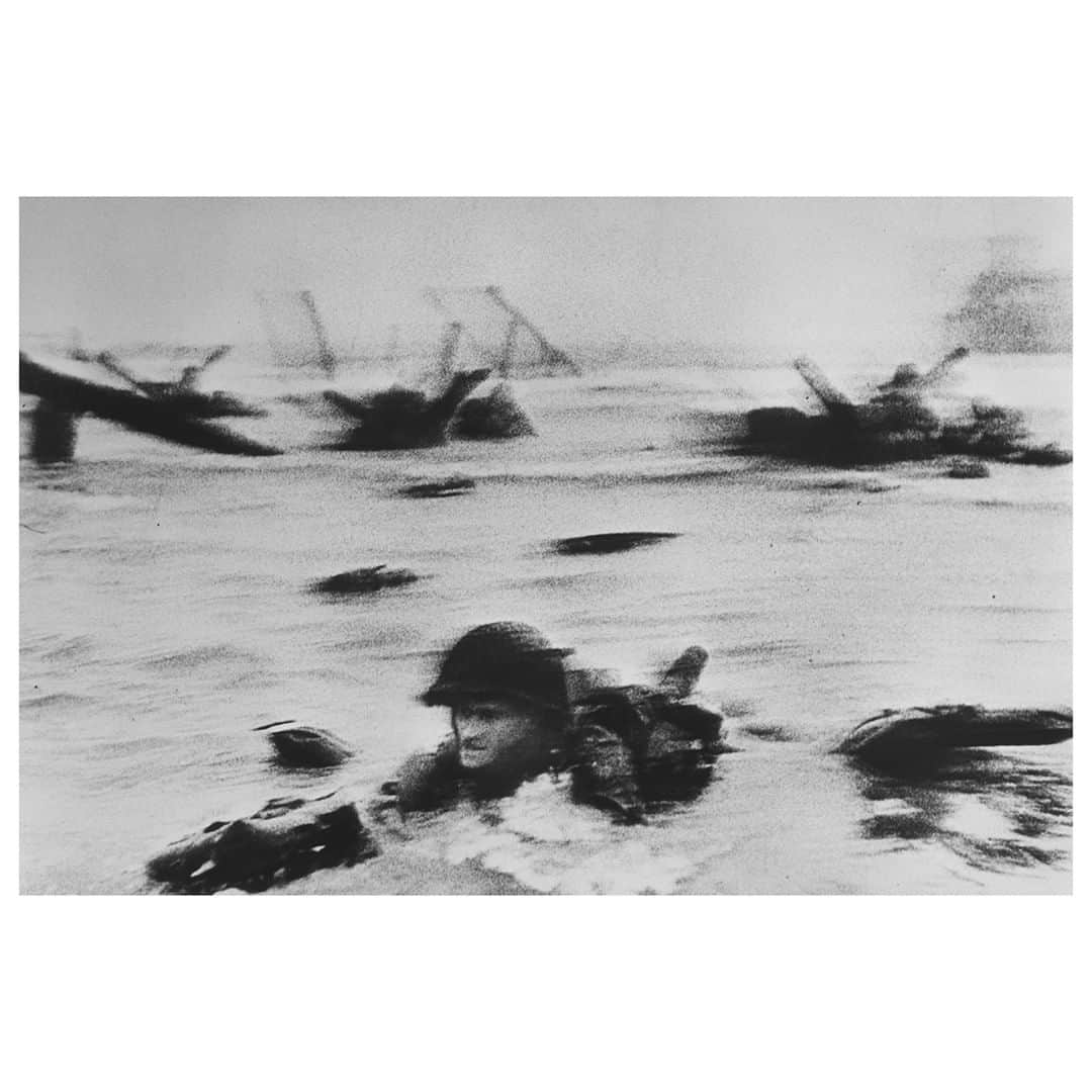 Magnum Photosさんのインスタグラム写真 - (Magnum PhotosInstagram)「On Tuesday June 6, 1944, the Allied invasion of Northern France began. The broad-scale invasion of Nazi-held mainland Europe, codenamed Operation Overlord, started with numerous amphibious landings along the Normandy coast, codenamed Operation Neptune, but most commonly referred to today as ‘D-Day’. . Early on the morning of June 6, Robert Capa left Weymouth, Dorset and landed on Omaha Beach alongside the soldiers. . Ahead of the 75th anniversary of D-Day, we look back at the Magnum co-founder's historic documentation of the landing and the Allied push southward, through France and toward Paris. Link in bio. . PHOTO: American troops landing on Omaha Beach, D-Day. Normandy, France. June 6th, 1944. . © #RobertCapa © @icp/#MagnumPhotos . #Capa #DDay #WWII」6月5日 23時30分 - magnumphotos