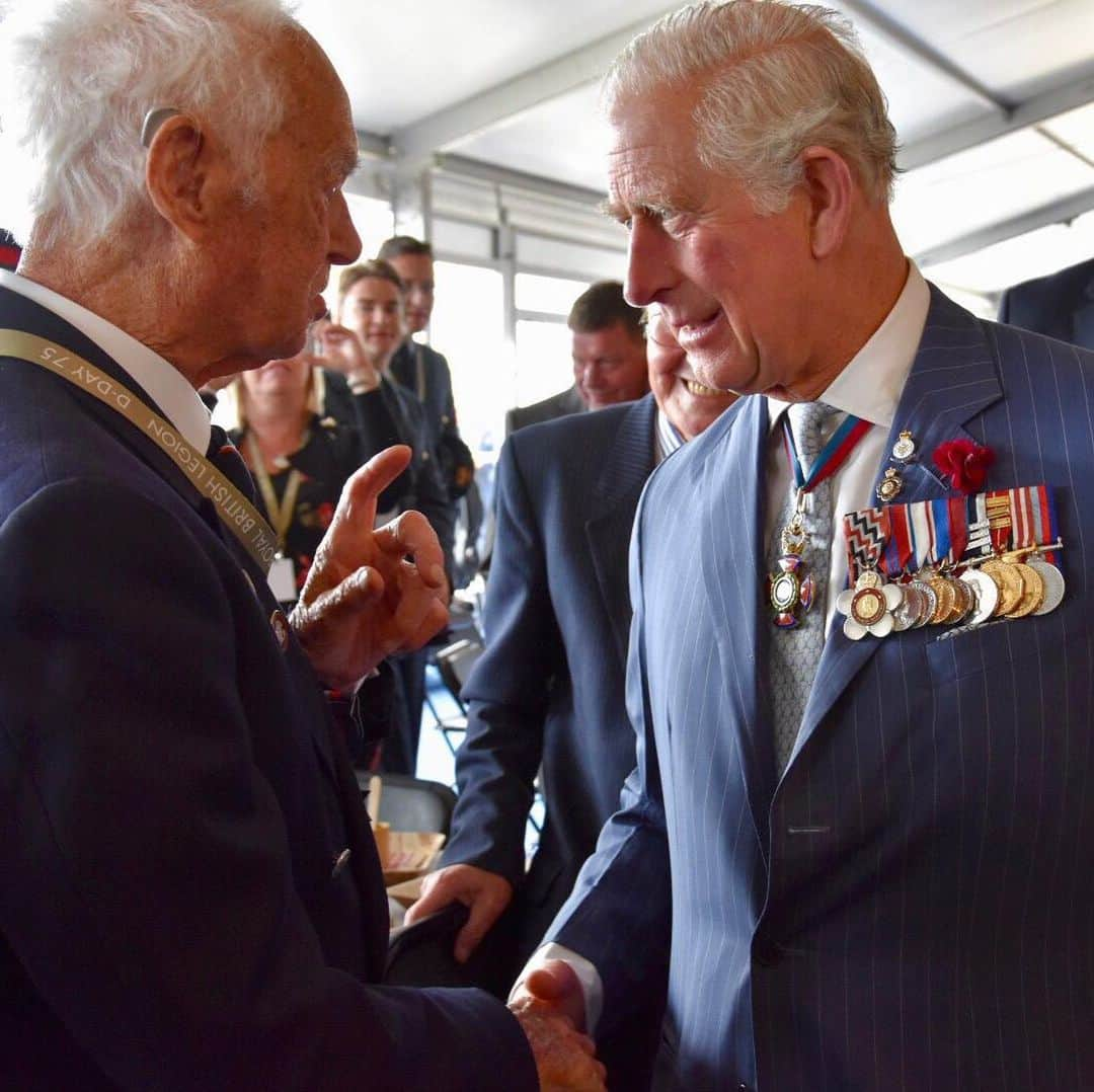 クラレンス邸さんのインスタグラム写真 - (クラレンス邸Instagram)「Today The Queen and The Prince of Wales attended the National Commemorative Event for the 75th anniversary of the D-Day landings at Southsea Common, Portsmouth. Her Majesty and His Royal Highness met D-Day veterans and Heads of State, Heads of Government and Representatives of Leaders of the Allied Nations. D-Day is considered one of the largest military operations in history. It included over 5,000 vessels and ships, nearly 11,000 planes and over 130,000 ground troops. Tomorrow The Prince of Wales and The Duchess of Cornwall will attend #DDay75 events in Normandy.」6月5日 23時23分 - clarencehouse