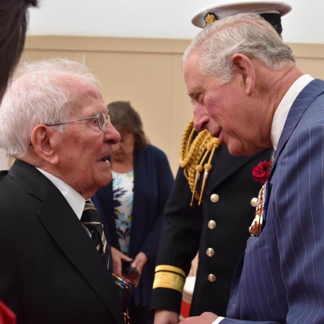 クラレンス邸さんのインスタグラム写真 - (クラレンス邸Instagram)「Today The Queen and The Prince of Wales attended the National Commemorative Event for the 75th anniversary of the D-Day landings at Southsea Common, Portsmouth. Her Majesty and His Royal Highness met D-Day veterans and Heads of State, Heads of Government and Representatives of Leaders of the Allied Nations. D-Day is considered one of the largest military operations in history. It included over 5,000 vessels and ships, nearly 11,000 planes and over 130,000 ground troops. Tomorrow The Prince of Wales and The Duchess of Cornwall will attend #DDay75 events in Normandy.」6月5日 23時23分 - clarencehouse