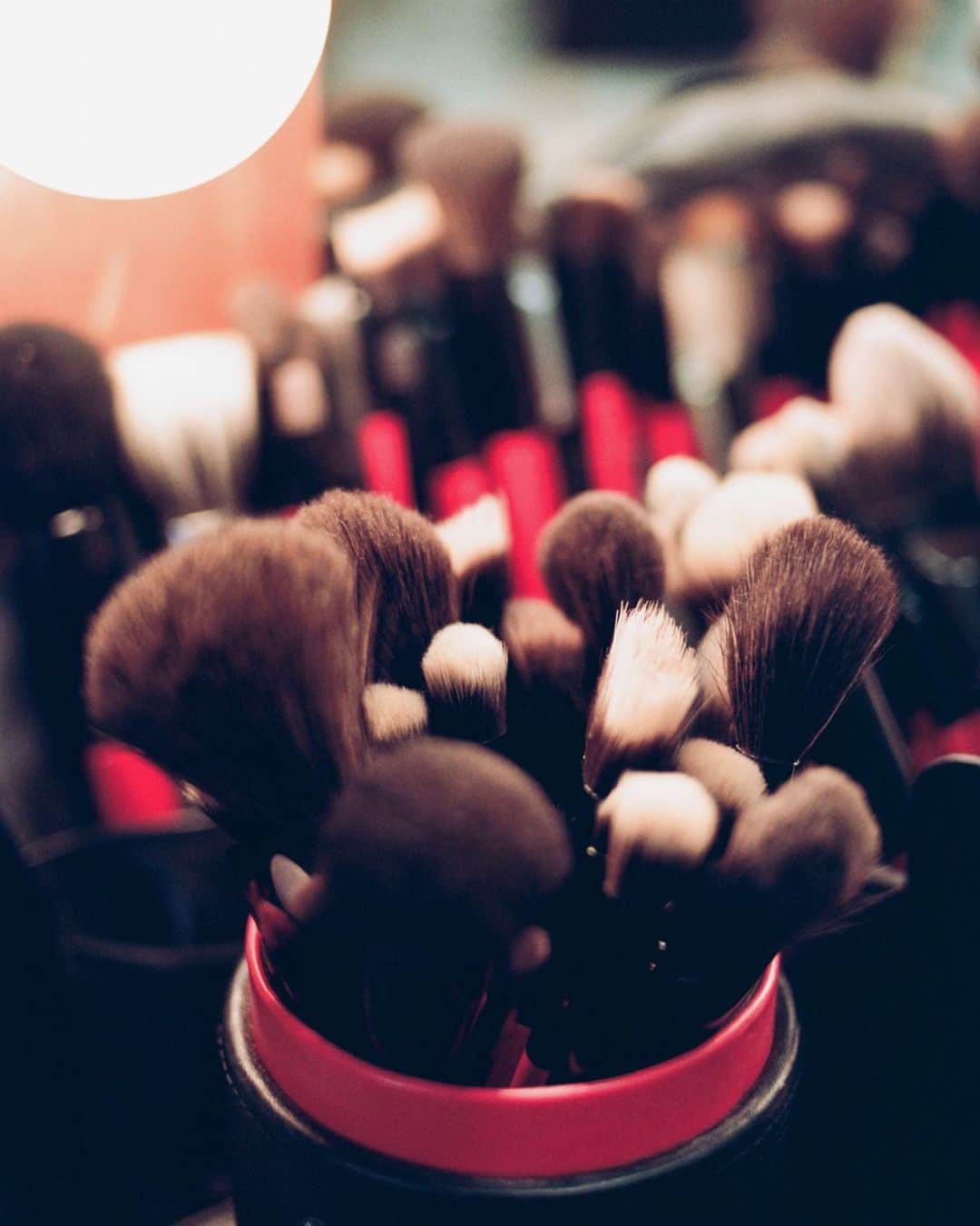Smashboxのインスタグラム：「Touch and feel all these babies @macys. Brush on your perfect Smashbox look and tag us in your closeups. #CrueltyFree」