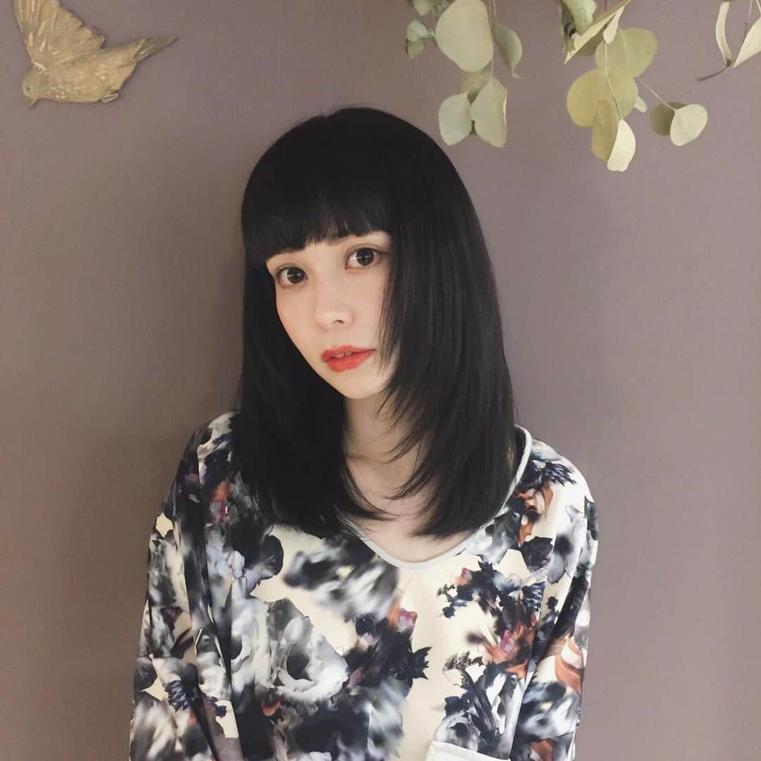 藤城アンナさんのインスタグラム写真 - (藤城アンナInstagram)「石原さんにカラーしていただきました♡ 濃いめのグレー💭いたんでる毛先も整えて頂いたので、少し短くなったよ～！ いつもありがとうございます❤️」6月5日 23時25分 - annafujishirochan