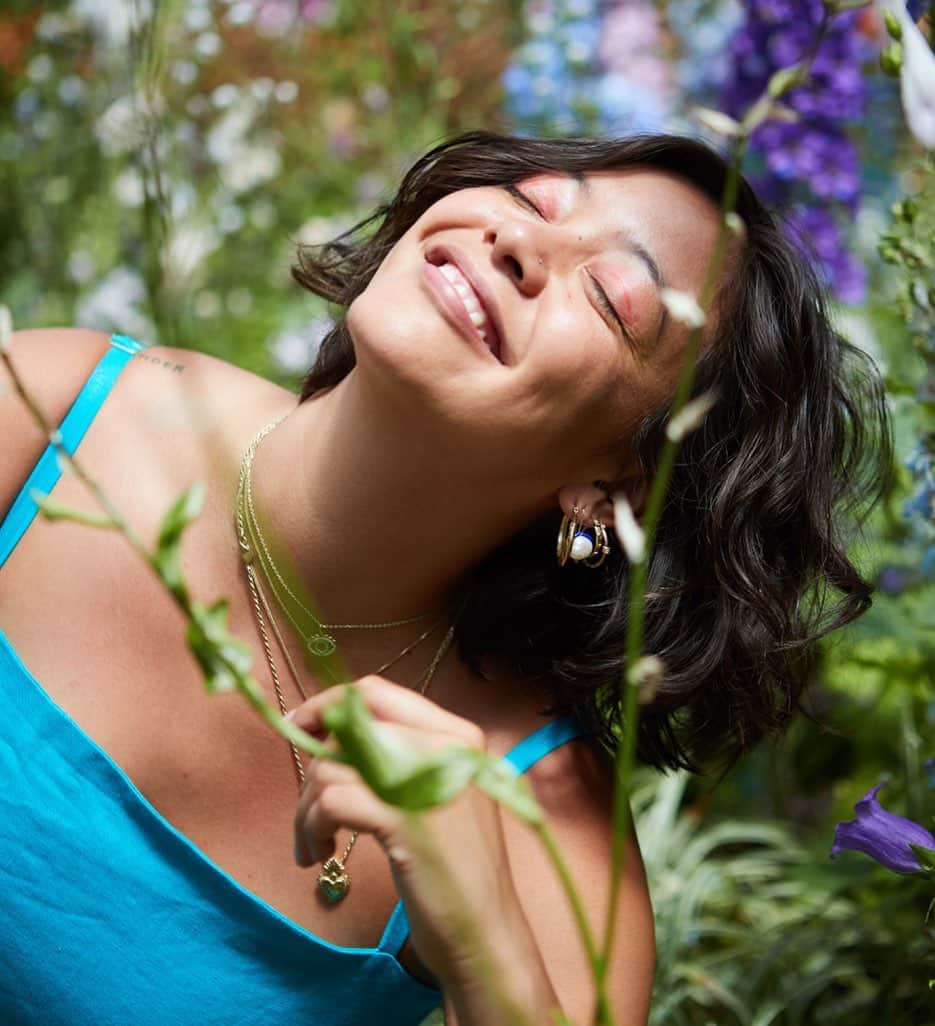 ナオミ・シマダのインスタグラム：「🦋 on my latest radio show i wanted 🦋🦋 to explore the idea of beauty as something so visceral that we can feel in the body 🦋 through the music we listen to 🦋 jpnz folk music, sal-soul, bachata, hula & more 🦋 link in bio to listen 🦋 you can find the full play/tracklist on my story 🦋 #m1ssworld」