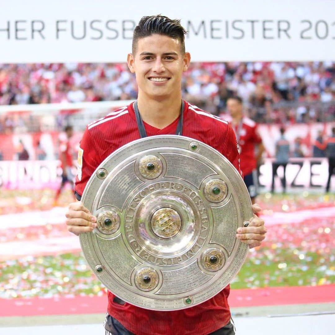 ハメス・ロドリゲスさんのインスタグラム写真 - (ハメス・ロドリゲスInstagram)「Gracias infinitas al FC Bayern München, a sus dirigentes, aficionados y compañeros. Fueron dos años inolvidables en los cuales me sentí como en casa. Me llevo los mejores recuerdos, grandes aprendizajes y experiencias únicas. Gracias por todo, les deseo lo mejor en el futuro.  Tiefsten Dank an den FC Bayern München, an das ganze Management, an die Fans und an die Mannschaft.  Es waren zwei unvergessliche Jahre und ich habe mich hier wirklich wie zu Hause gefühlt. Ich nehme die besten Erinnerungen mit! Ich habe sehr viel gelernt und Einmaliges erlebet. Vielen Dank für alles! Ich wünsche euch das beste für die Zukunft. #miasanmia @fcbayern」6月5日 23時40分 - jamesrodriguez10