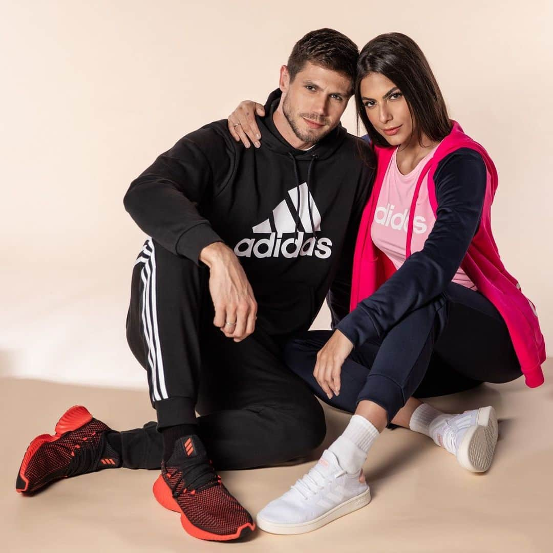 Jonas Sulzbachさんのインスタグラム写真 - (Jonas SulzbachInstagram)「Não sabe o que dar pro seu amor no dia dos namorados?? 🤔 Que tal dar uma roupa da @adidasbrasil ?? A @netshoes tem varias opções lindas e com certeza seu mozão vai curtir muito!!! Deixei o link na minha bio, vejam lá!!! ❤️❤️❤️ Bjsss」6月5日 23時37分 - jonassulzbach