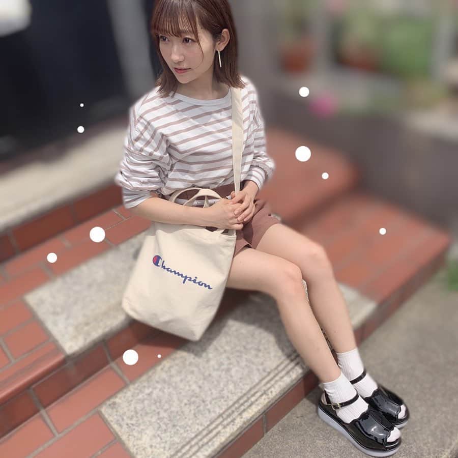 夏川愛実のインスタグラム：「ㅤㅤㅤㅤㅤㅤㅤㅤㅤㅤㅤㅤㅤ ㅤㅤㅤㅤㅤㅤㅤㅤㅤㅤㅤㅤㅤ  昨日の #私服 ㅤㅤㅤㅤㅤㅤㅤㅤㅤㅤㅤㅤㅤㅤㅤㅤㅤㅤㅤㅤㅤㅤ ㅤㅤㅤㅤㅤㅤㅤㅤㅤㅤ トップス @apres_jour  パンツ ベルト 鞄 @wego_osu  靴 @majesticlegon_official  ㅤㅤㅤㅤㅤㅤㅤㅤㅤㅤㅤㅤㅤㅤㅤㅤㅤㅤㅤㅤ 中にひらひらのかわいい(見えてない)インナー @niceclaup_official_  着たのに〜😂ㅤㅤㅤㅤ ㅤㅤㅤㅤㅤㅤㅤㅤㅤㅤㅤㅤㅤㅤㅤㅤㅤㅤㅤㅤ ㅤㅤㅤㅤㅤㅤㅤㅤㅤㅤㅤㅤㅤㅤㅤㅤㅤㅤㅤㅤㅤㅤ #私服コーデ#春コーデ#コーデ#春服#大学生コーデ#今日のコーデ #niceclaup#majesticlegon#wego#apresjour  #低身長コーデ#148cmコーデ#ベージュ#茶色  #ボーダー#ボーダートップス#ベージュコーデ  #ショーパン#ショーパンコーデ#ベージュパンツ ㅤㅤㅤㅤㅤㅤㅤㅤㅤㅤㅤㅤㅤㅤㅤㅤㅤㅤㅤㅤㅤㅤㅤㅤ」
