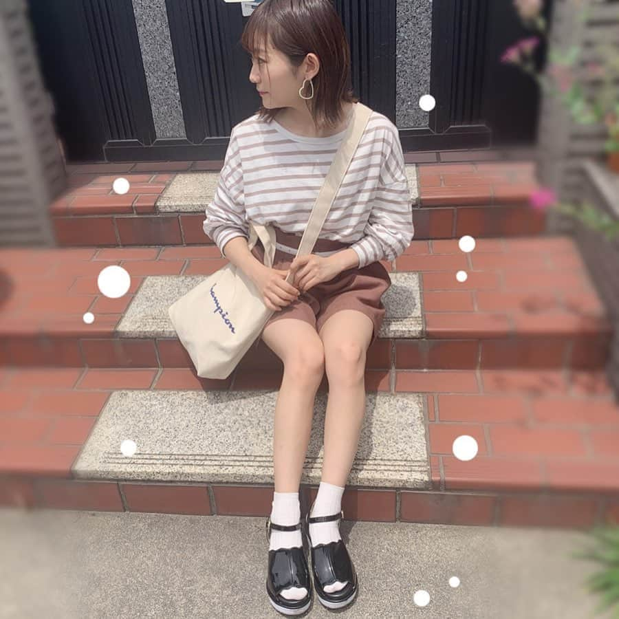 夏川愛実さんのインスタグラム写真 - (夏川愛実Instagram)「ㅤㅤㅤㅤㅤㅤㅤㅤㅤㅤㅤㅤㅤ ㅤㅤㅤㅤㅤㅤㅤㅤㅤㅤㅤㅤㅤ  昨日の #私服 ㅤㅤㅤㅤㅤㅤㅤㅤㅤㅤㅤㅤㅤㅤㅤㅤㅤㅤㅤㅤㅤㅤ ㅤㅤㅤㅤㅤㅤㅤㅤㅤㅤ トップス @apres_jour  パンツ ベルト 鞄 @wego_osu  靴 @majesticlegon_official  ㅤㅤㅤㅤㅤㅤㅤㅤㅤㅤㅤㅤㅤㅤㅤㅤㅤㅤㅤㅤ 中にひらひらのかわいい(見えてない)インナー @niceclaup_official_  着たのに〜😂ㅤㅤㅤㅤ ㅤㅤㅤㅤㅤㅤㅤㅤㅤㅤㅤㅤㅤㅤㅤㅤㅤㅤㅤㅤ ㅤㅤㅤㅤㅤㅤㅤㅤㅤㅤㅤㅤㅤㅤㅤㅤㅤㅤㅤㅤㅤㅤ #私服コーデ#春コーデ#コーデ#春服#大学生コーデ#今日のコーデ #niceclaup#majesticlegon#wego#apresjour  #低身長コーデ#148cmコーデ#ベージュ#茶色  #ボーダー#ボーダートップス#ベージュコーデ  #ショーパン#ショーパンコーデ#ベージュパンツ ㅤㅤㅤㅤㅤㅤㅤㅤㅤㅤㅤㅤㅤㅤㅤㅤㅤㅤㅤㅤㅤㅤㅤㅤ」6月5日 23時38分 - ami_natsukawa