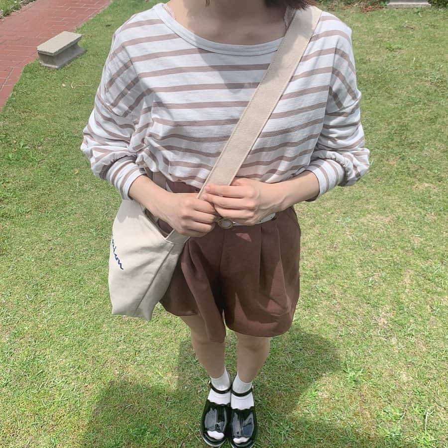 夏川愛実さんのインスタグラム写真 - (夏川愛実Instagram)「ㅤㅤㅤㅤㅤㅤㅤㅤㅤㅤㅤㅤㅤ ㅤㅤㅤㅤㅤㅤㅤㅤㅤㅤㅤㅤㅤ  昨日の #私服 ㅤㅤㅤㅤㅤㅤㅤㅤㅤㅤㅤㅤㅤㅤㅤㅤㅤㅤㅤㅤㅤㅤ ㅤㅤㅤㅤㅤㅤㅤㅤㅤㅤ トップス @apres_jour  パンツ ベルト 鞄 @wego_osu  靴 @majesticlegon_official  ㅤㅤㅤㅤㅤㅤㅤㅤㅤㅤㅤㅤㅤㅤㅤㅤㅤㅤㅤㅤ 中にひらひらのかわいい(見えてない)インナー @niceclaup_official_  着たのに〜😂ㅤㅤㅤㅤ ㅤㅤㅤㅤㅤㅤㅤㅤㅤㅤㅤㅤㅤㅤㅤㅤㅤㅤㅤㅤ ㅤㅤㅤㅤㅤㅤㅤㅤㅤㅤㅤㅤㅤㅤㅤㅤㅤㅤㅤㅤㅤㅤ #私服コーデ#春コーデ#コーデ#春服#大学生コーデ#今日のコーデ #niceclaup#majesticlegon#wego#apresjour  #低身長コーデ#148cmコーデ#ベージュ#茶色  #ボーダー#ボーダートップス#ベージュコーデ  #ショーパン#ショーパンコーデ#ベージュパンツ ㅤㅤㅤㅤㅤㅤㅤㅤㅤㅤㅤㅤㅤㅤㅤㅤㅤㅤㅤㅤㅤㅤㅤㅤ」6月5日 23時38分 - ami_natsukawa