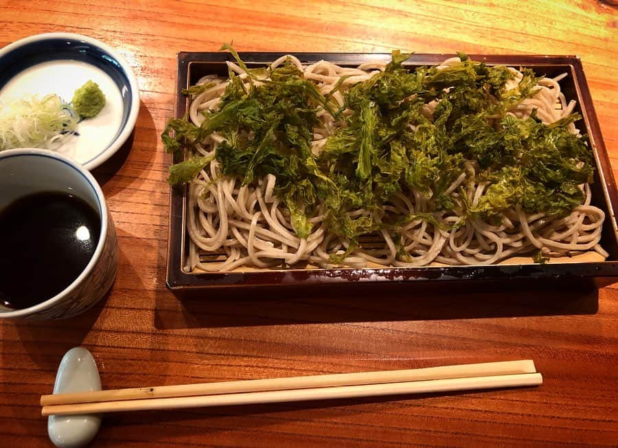 尾崎愛のインスタグラム：「原宿駅近とは思えないほど落ち着いた和の空間でお蕎麦😋海苔そばを頼んだら...こう来るとは。笑 #鎌倉松原庵欅 #松原庵 #原宿 #ランチ #そば #蕎麦 #美味しい #グルメ #harajuku #lunch #soba #noodles #japan #food #photooftheday」