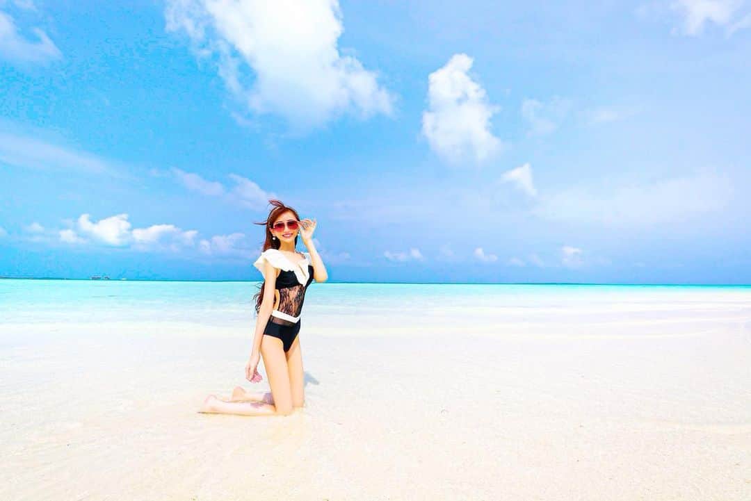 愛沢えみりさんのインスタグラム写真 - (愛沢えみりInstagram)「. 明日は大人気な水着シリーズの 再入荷だよ👙💕 ノベルティーもあるから是非👙 モルディブでも可愛すぎてたくさん着てた水着ちゃん💕 @emiriawiz_official . . #Maldives#sonevajani#sonevajanimaldives#discoversoneva#モルディブ#ソネバジャニ」6月5日 23時46分 - emiri_aizawa