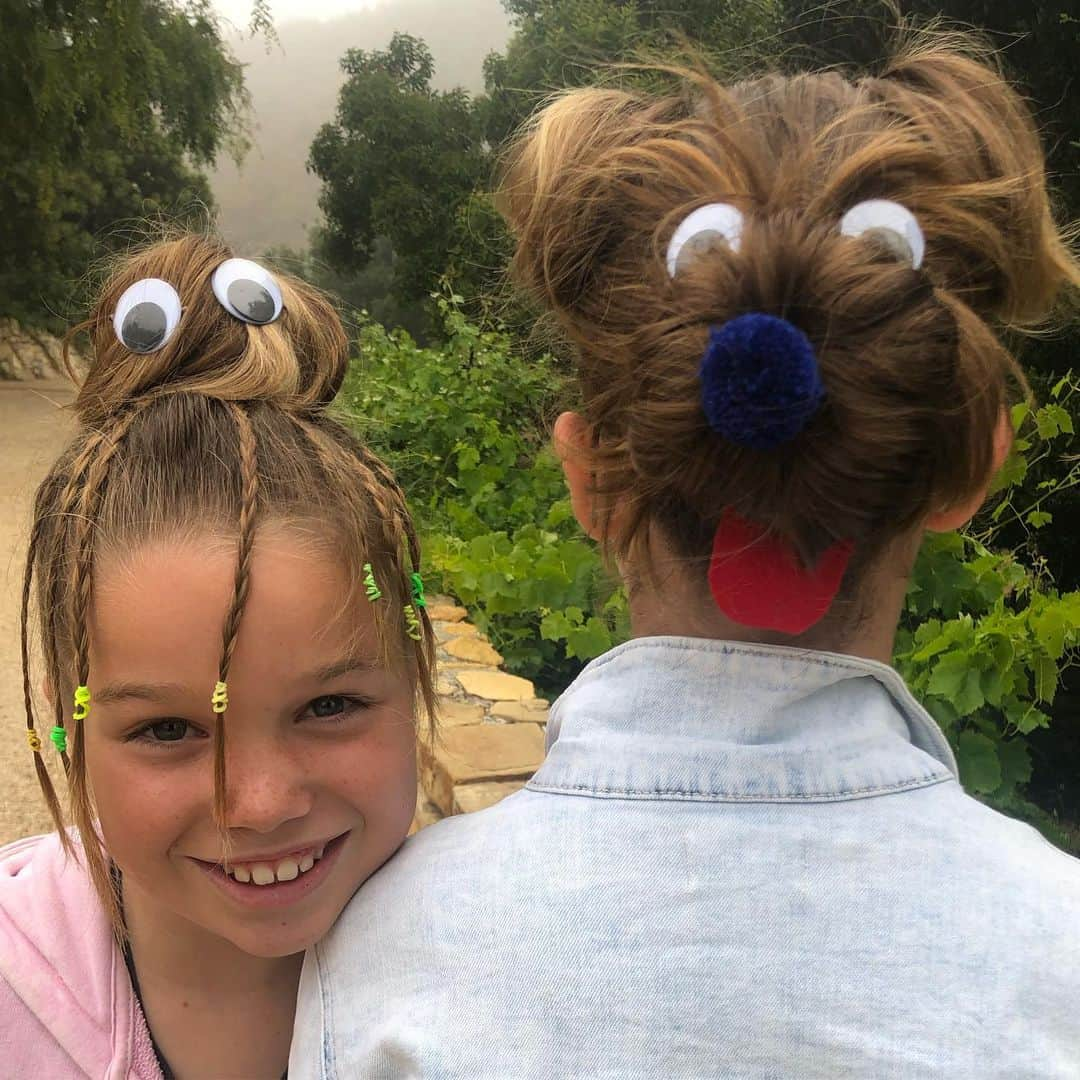 レベッカ・ローミンさんのインスタグラム写真 - (レベッカ・ローミンInstagram)「#CrazyHairDay at school today」6月5日 23時57分 - rebeccaromijn