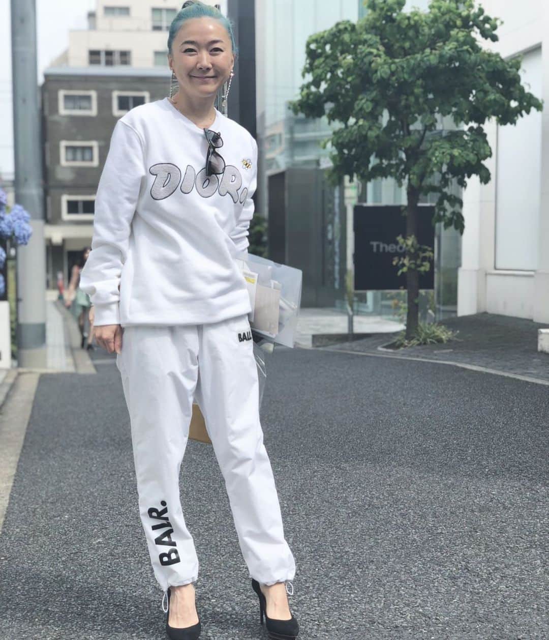 岸本佳子さんのインスタグラム写真 - (岸本佳子Instagram)「今日は @msmssk さんと一緒に、展示会周りの１日でした。ディオールの展示会があったから、ディオールオムの服を着ました。ボトムはボーラー🤟🏻 photo by @ponpon_marcy」6月5日 23時51分 - yoshico_kishimoto