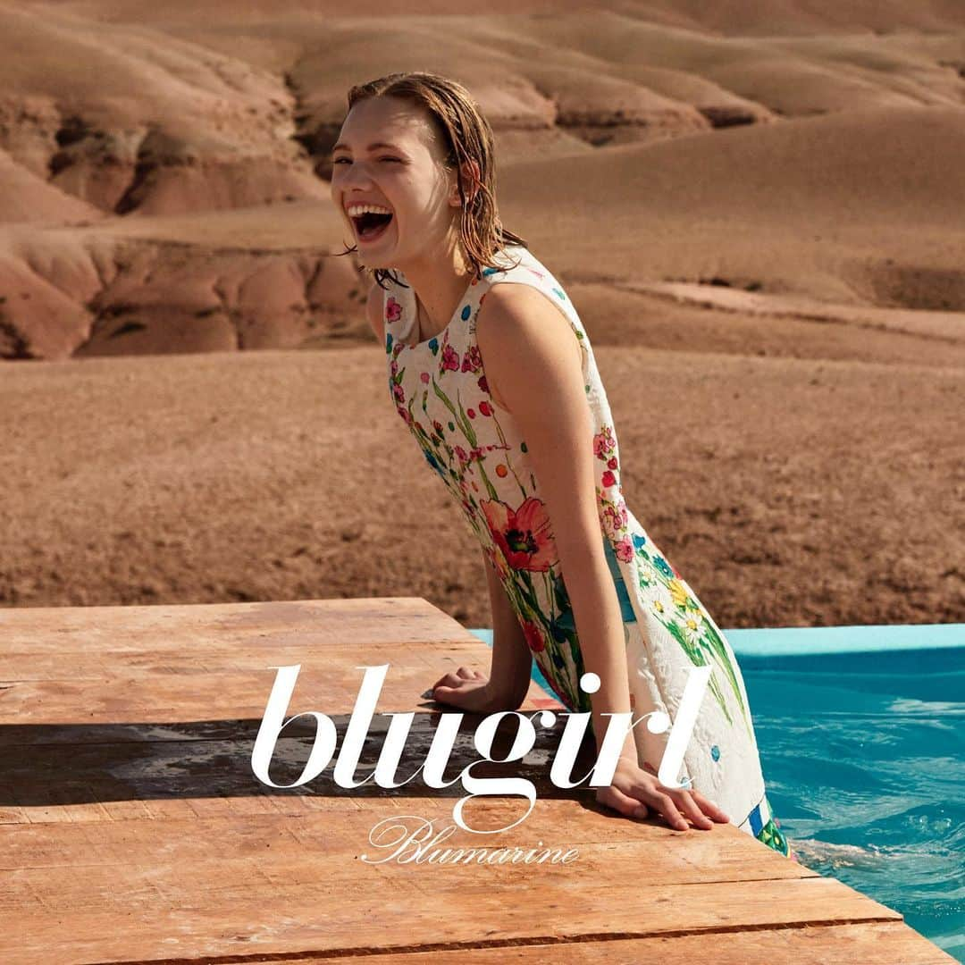 ブルーガールのインスタグラム：「Blugirl Spring Summer 2019 Advertising Campaign A journey to the desert, between suggestive sand dunes and breathtaking sunsets. Two girlfriends. No boundaries. A joyous and carefree mood. This is the Blugirl Spring Summer 2019 Advertising Campaign, conveying a free spirited elegance, poised among freshness, romanticism and non-conformist freedom.  Photographer: @fededeangelis Models: @beatricevendramin, @renske.lb Stylist: @audreytaillee Hair: @gabrytrezzi MUA: @ariannacampa_makeup  #blugirl #blugirlss19 #ss19#advertisingcampaign#beatricevendramin #renskeblockland」