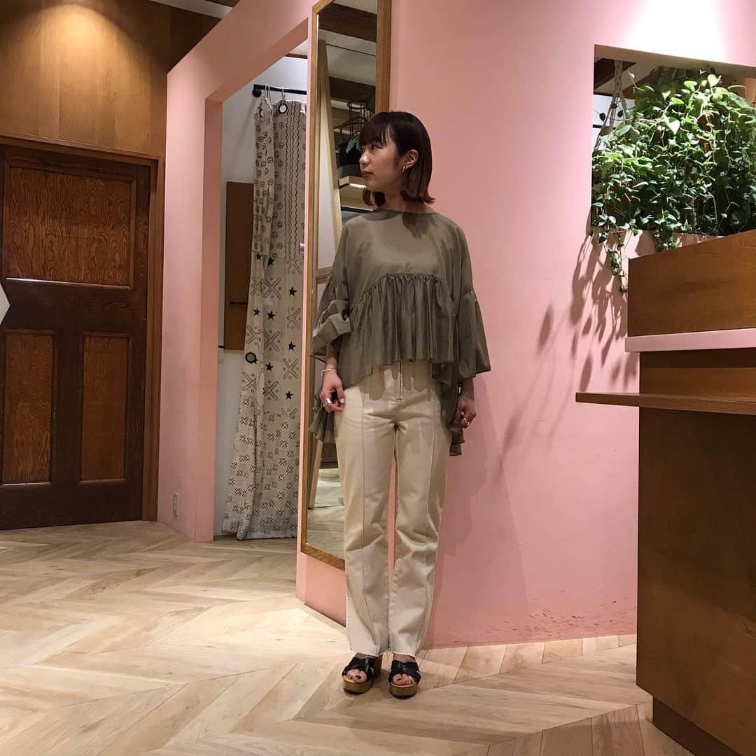 FREAK'S STORE渋谷さんのインスタグラム写真 - (FREAK'S STORE渋谷Instagram)「【 Lady's Styling 】﻿﻿ ﻿ ﻿ ﻿﻿ ［ item ］﻿﻿ ﻿ WIDE GATHER SEE THROUGH TOPS﻿ no.303-000-0002-0﻿ ¥20,000+tax /  @clane_official ﻿ ﻿ ﻿ Slit denim﻿ no.340-000-0005-0﻿ ¥19,800+tax ﻿ ﻿ ﻿ イタリアンレザークロスサンダル﻿ no.373-000-0013-0﻿ ¥14,800+tax / ﻿ @freaksstore_official ﻿ ﻿ model:  @_____128m ﻿(156cm) ﻿﻿ #CLANE #cimarronjeans_tokyo #cozcozrin﻿ #freaksstore #freaksstore19ss ﻿﻿ #freaksstore_shibuya_ladys﻿」6月5日 23時56分 - freaksstore_shibuya