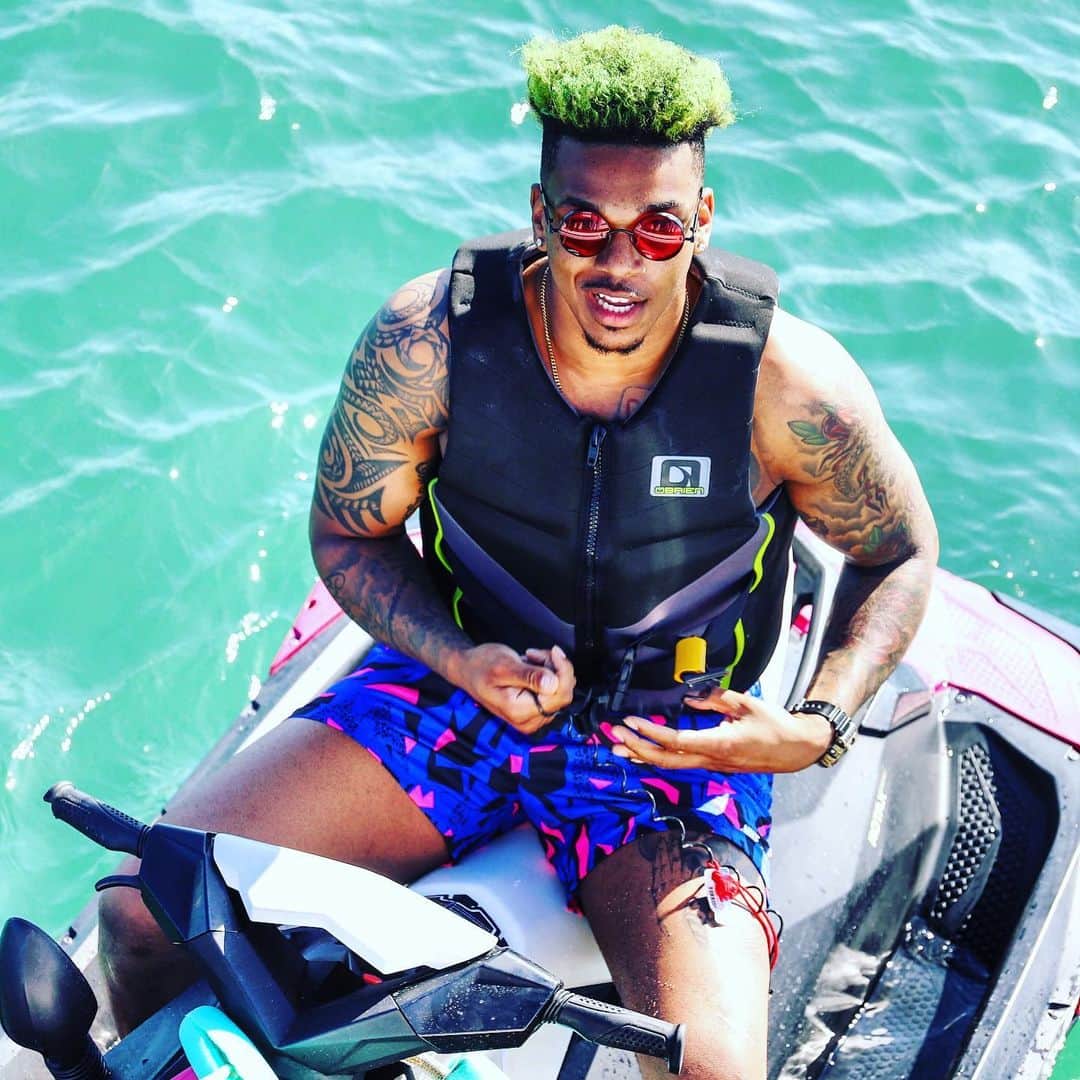 ジャマル・ブラックマンのインスタグラム：「Missing the sun already ☀️🙌🏾😅」