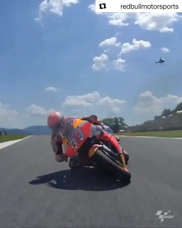 レプソル・ホンダのインスタグラム：「#Repost @redbullmotorsports ・・・ It‘s all about the Championship for @marcmarquez93 🏆🏁 . #motogp #italiangp #mugello #redbullmotorsports」