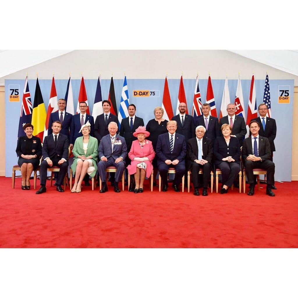 ロイヤル・ファミリーさんのインスタグラム写真 - (ロイヤル・ファミリーInstagram)「The Queen and The Prince of Wales met D-Day veterans, Heads of State, Heads of Government and Representatives of Leaders of the Allied Nations at a National Commemorative Event held in Portsmouth today, marking the 75th Anniversary of the D-Day landings.  The event paid tribute to the immense bravery of the soldiers: you can watch it in full via the link in our bio.  On 6 June 1944, Allied forces launched a combined naval, air and land assault on Nazi-occupied France, called ‘Operation Overlord’. 156,000 troops took part in the Allied landings on the Normandy beaches which marked the start of the campaign to liberate north-west Europe from German occupation.  After the event, The Queen bid a Formal Farewell to President Donald Trump, @realdonaldtrump, and Mrs Trump, @flotus, marking the official end of the #USStateVisit.  See our story for more from The Queen’s visit to Portsmouth today. #DDay75」6月6日 0時20分 - theroyalfamily