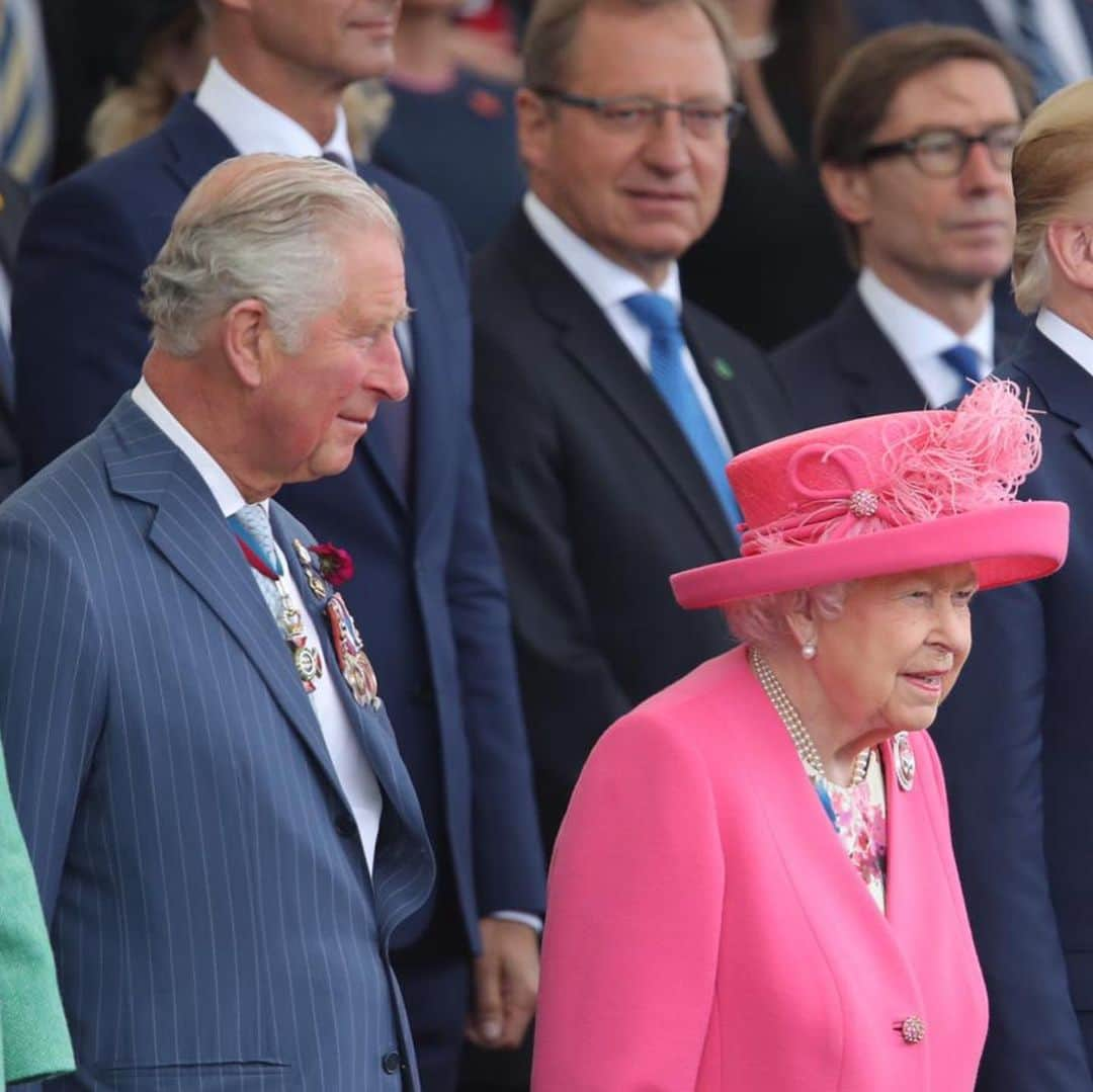 ロイヤル・ファミリーさんのインスタグラム写真 - (ロイヤル・ファミリーInstagram)「The Queen and The Prince of Wales met D-Day veterans, Heads of State, Heads of Government and Representatives of Leaders of the Allied Nations at a National Commemorative Event held in Portsmouth today, marking the 75th Anniversary of the D-Day landings.  The event paid tribute to the immense bravery of the soldiers: you can watch it in full via the link in our bio.  On 6 June 1944, Allied forces launched a combined naval, air and land assault on Nazi-occupied France, called ‘Operation Overlord’. 156,000 troops took part in the Allied landings on the Normandy beaches which marked the start of the campaign to liberate north-west Europe from German occupation.  After the event, The Queen bid a Formal Farewell to President Donald Trump, @realdonaldtrump, and Mrs Trump, @flotus, marking the official end of the #USStateVisit.  See our story for more from The Queen’s visit to Portsmouth today. #DDay75」6月6日 0時20分 - theroyalfamily